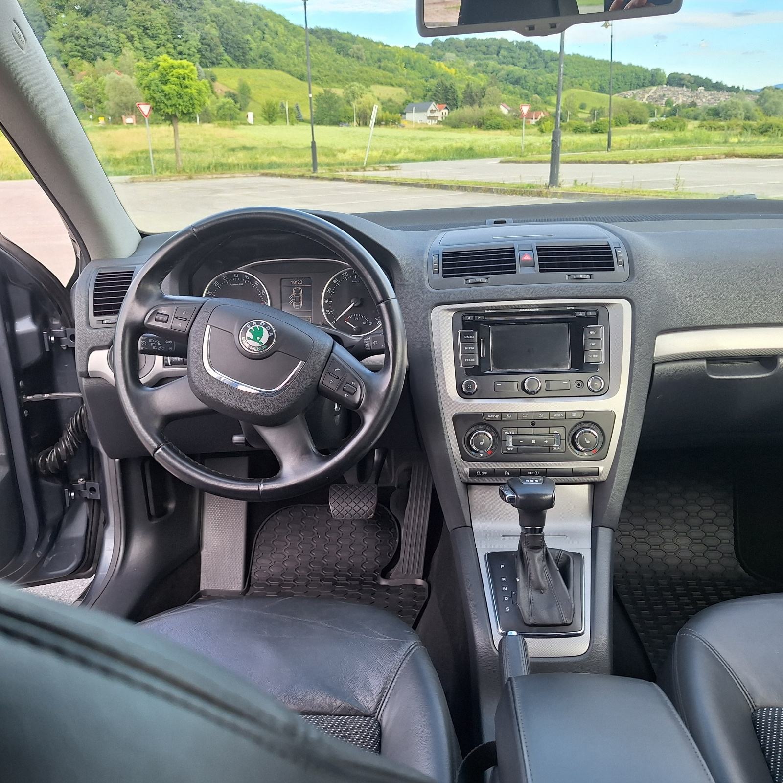 ŠKODA OCTAVIA COMBI 2.0 TDI DSG, fotografija 9