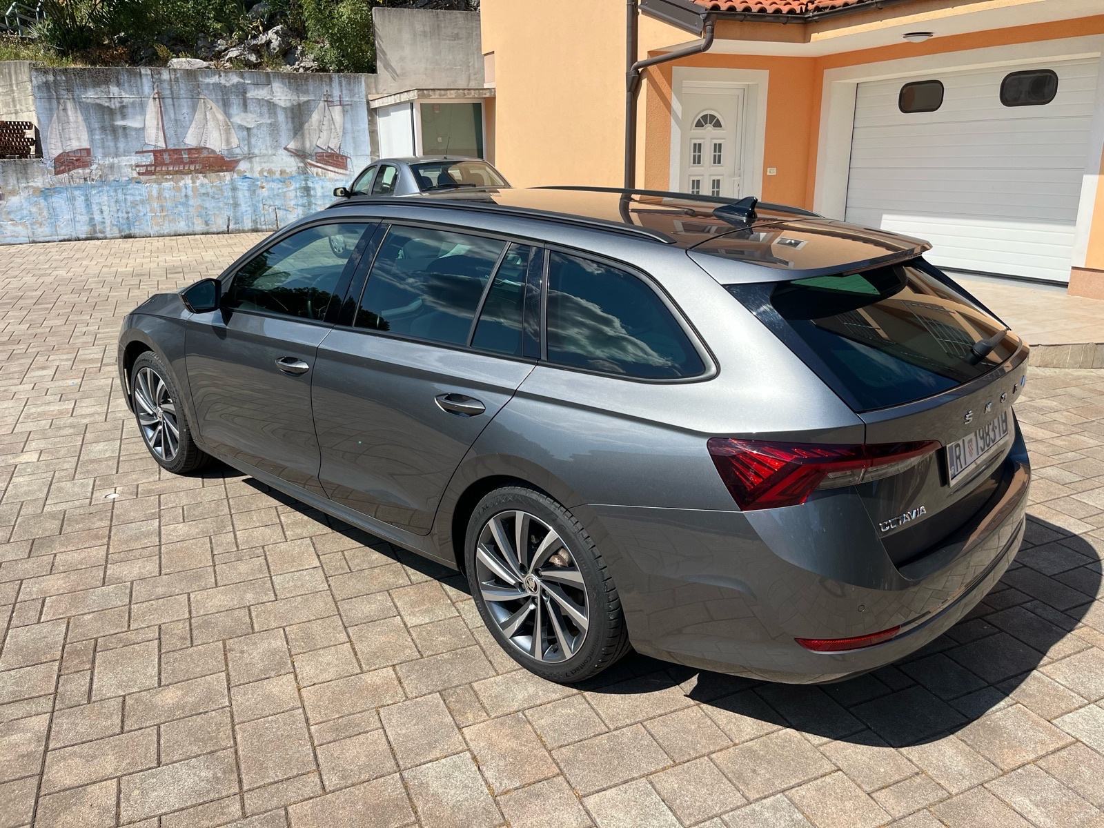 Škoda Octavia Combi 2,0 TDI DSG, fotografija 4