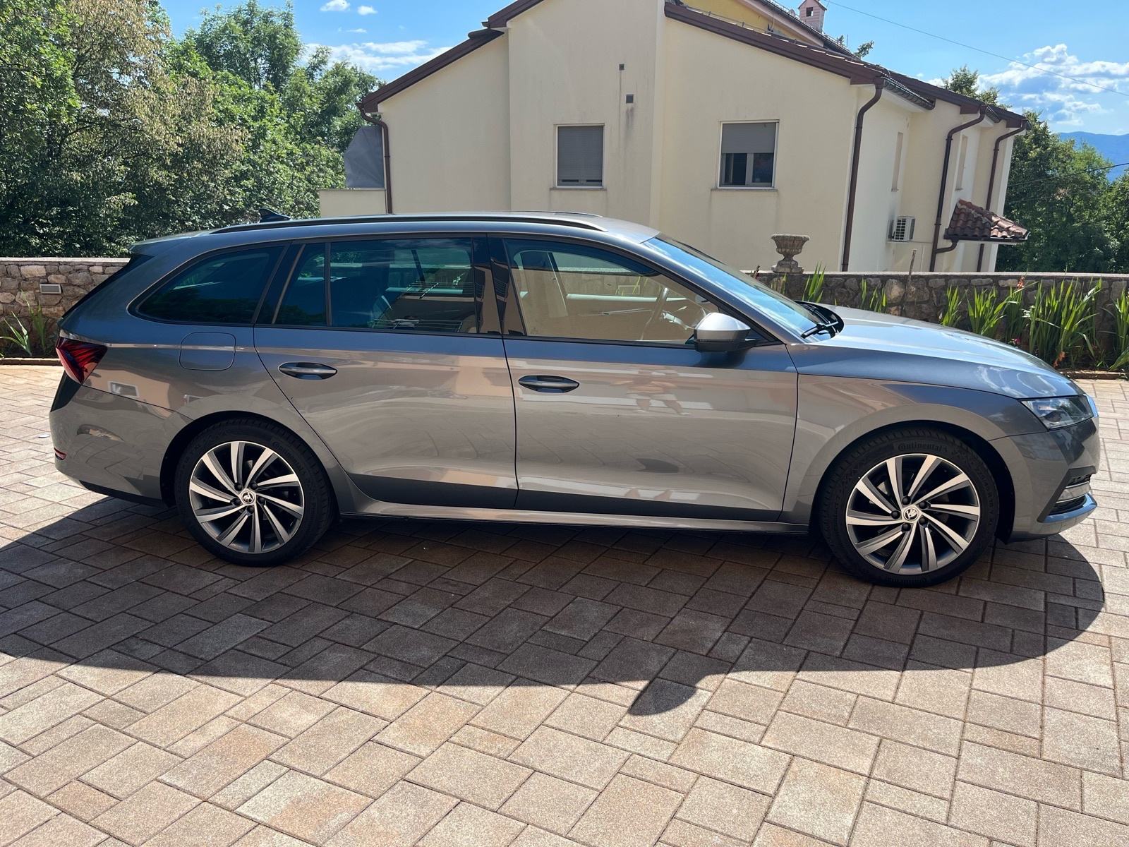 Škoda Octavia Combi 2,0 TDI DSG, fotografija 8