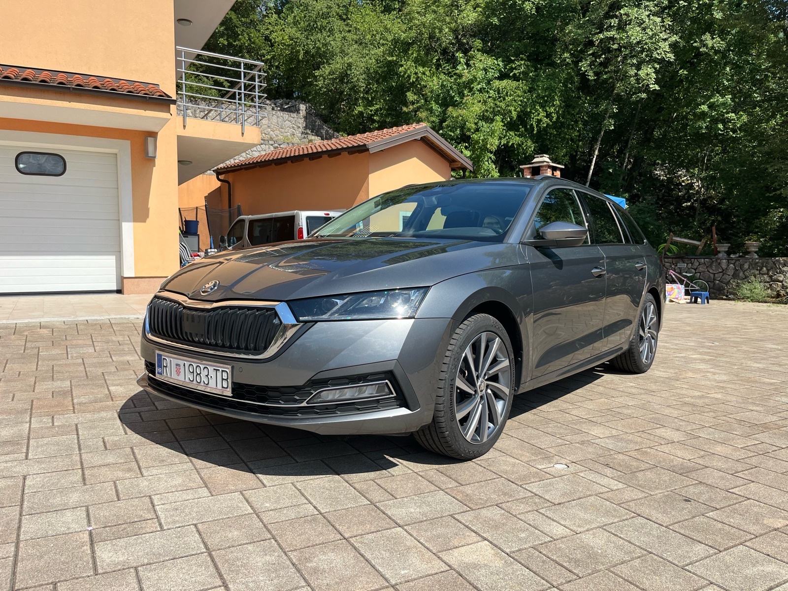 Škoda Octavia Combi 2,0 TDI DSG, fotografija 2