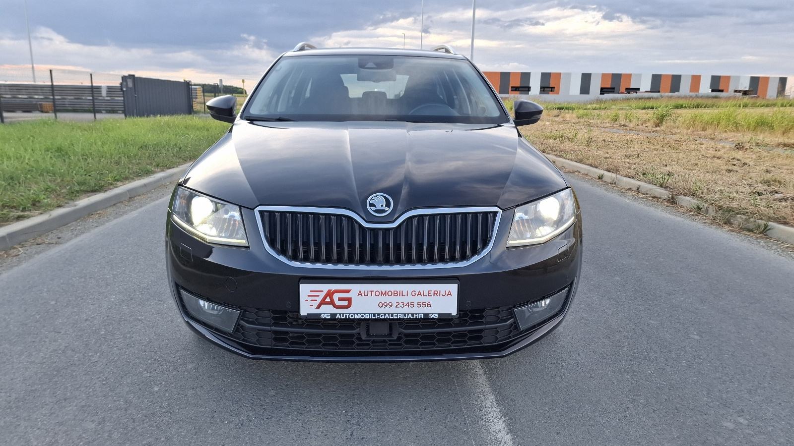 Škoda Octavia Combi 2,0 TDI DSG KAMERA NAVI , ALU 18, fotografija 3