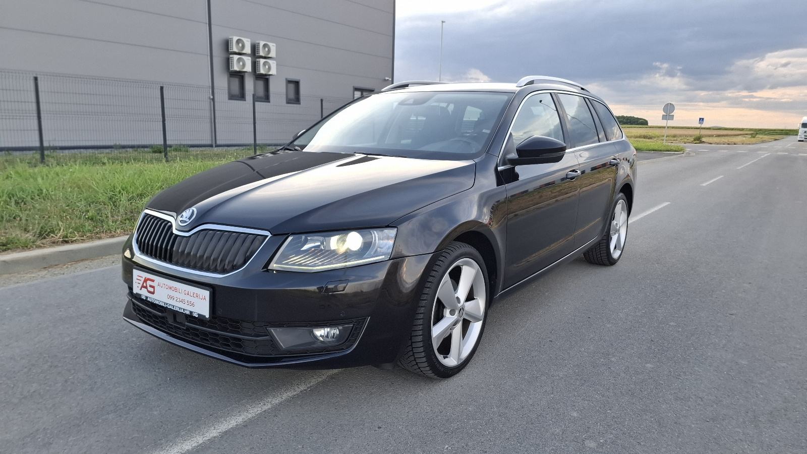 Škoda Octavia Combi 2,0 TDI DSG KAMERA NAVI , ALU 18, fotografija 9
