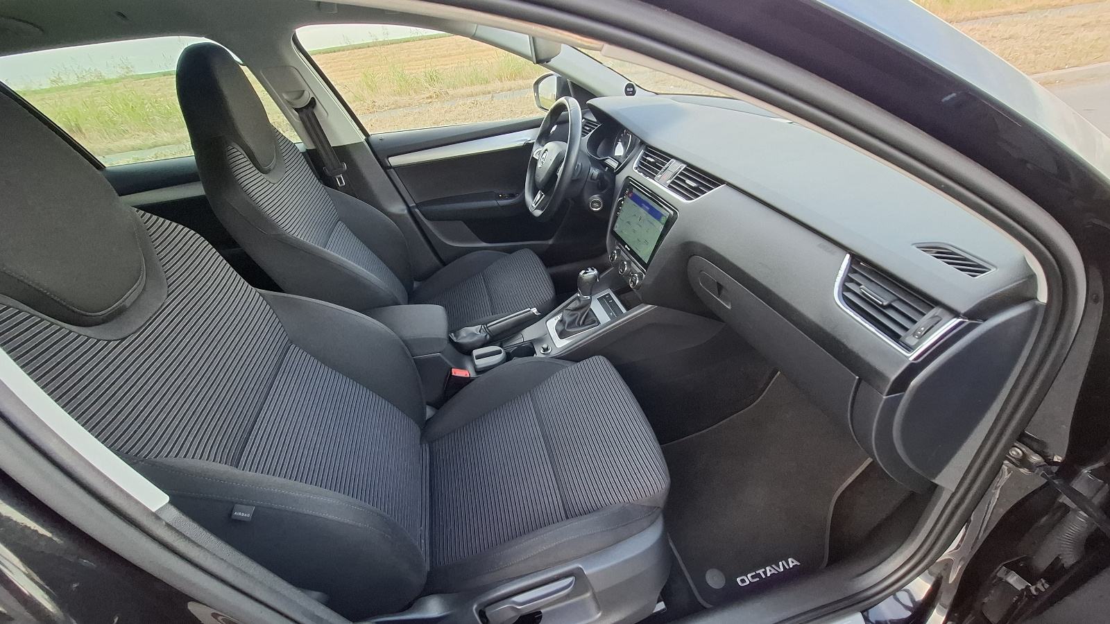 Škoda Octavia Combi 2,0 TDI DSG KAMERA NAVI , ALU 18, fotografija 10