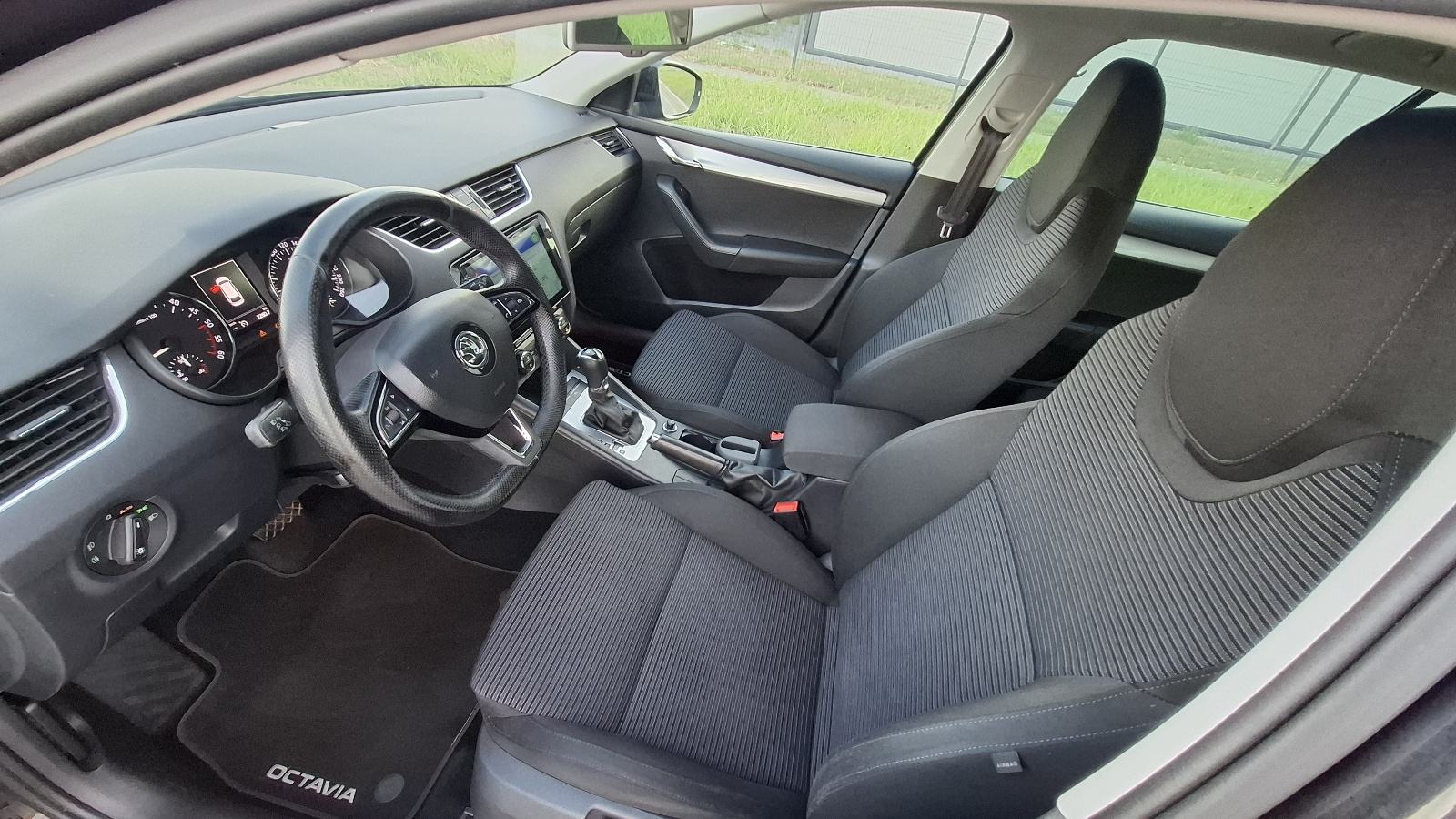 Škoda Octavia Combi 2,0 TDI DSG KAMERA NAVI , ALU 18, fotografija 11