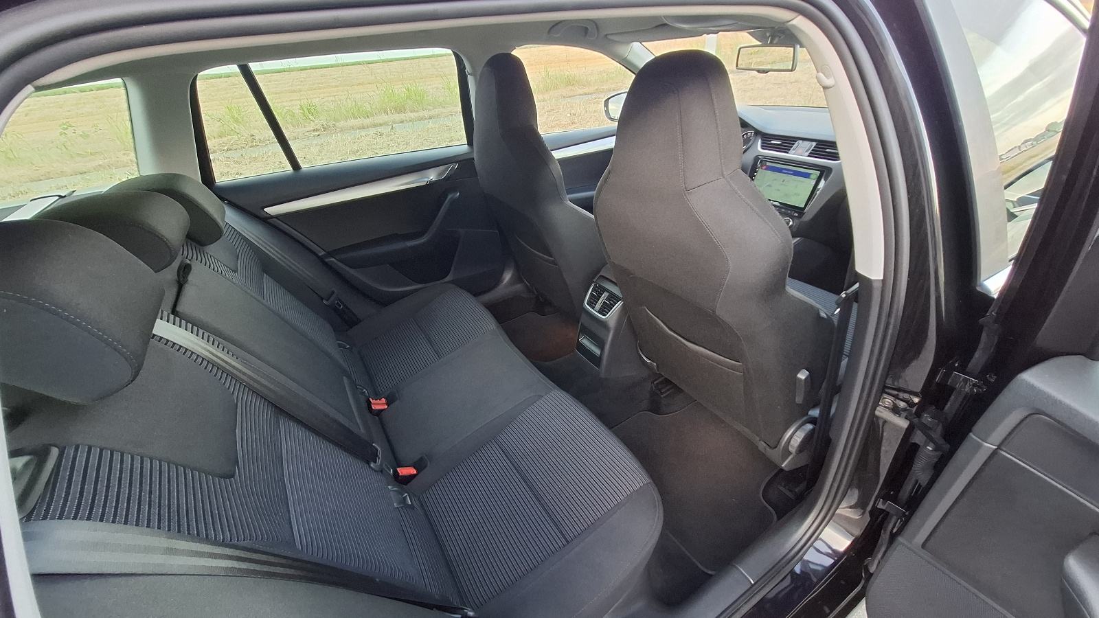 Škoda Octavia Combi 2,0 TDI DSG KAMERA NAVI , ALU 18, fotografija 13