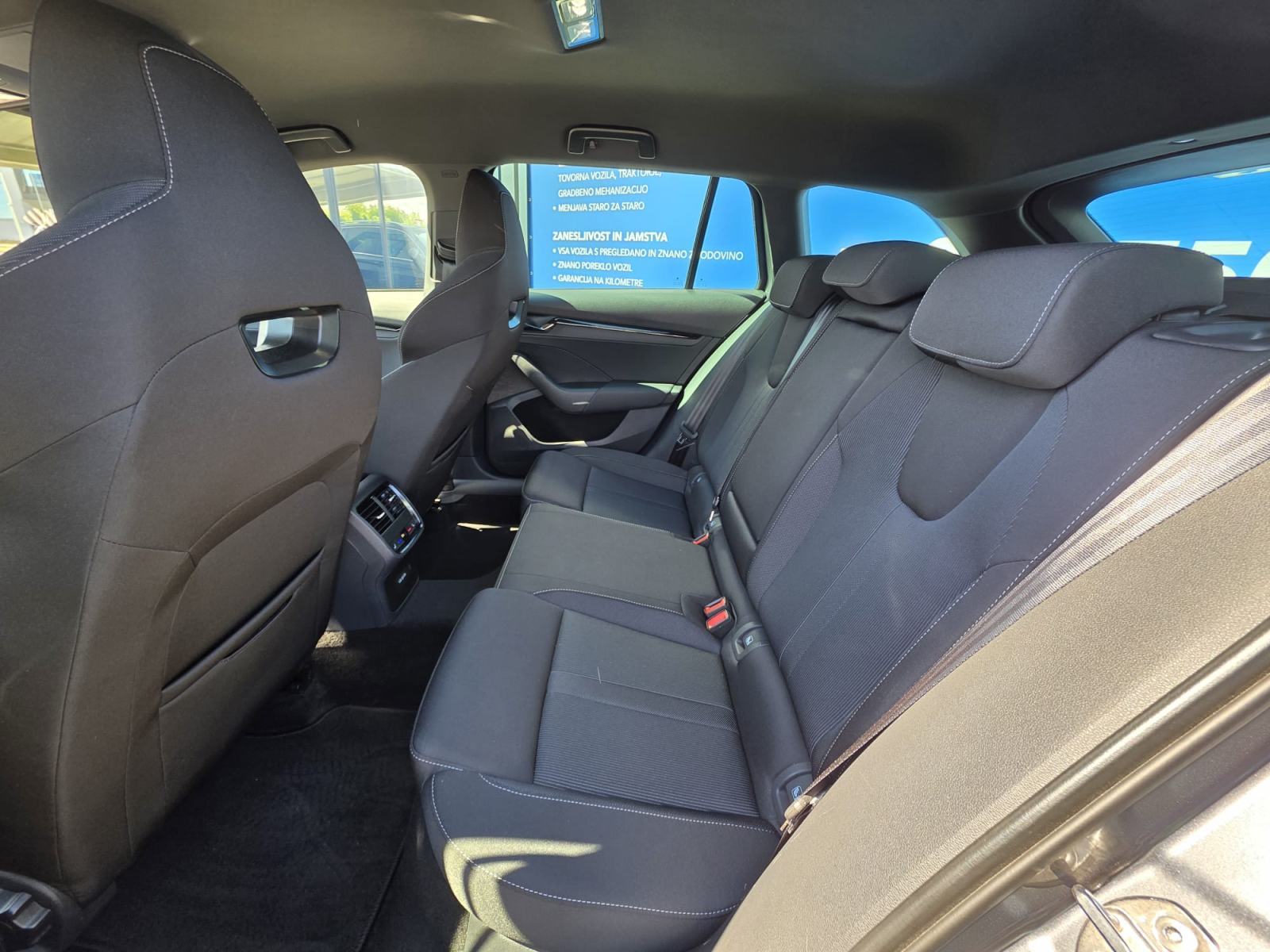 Škoda Octavia Combi 2,0 TDI DSG SPORTLINE, fotografija 12