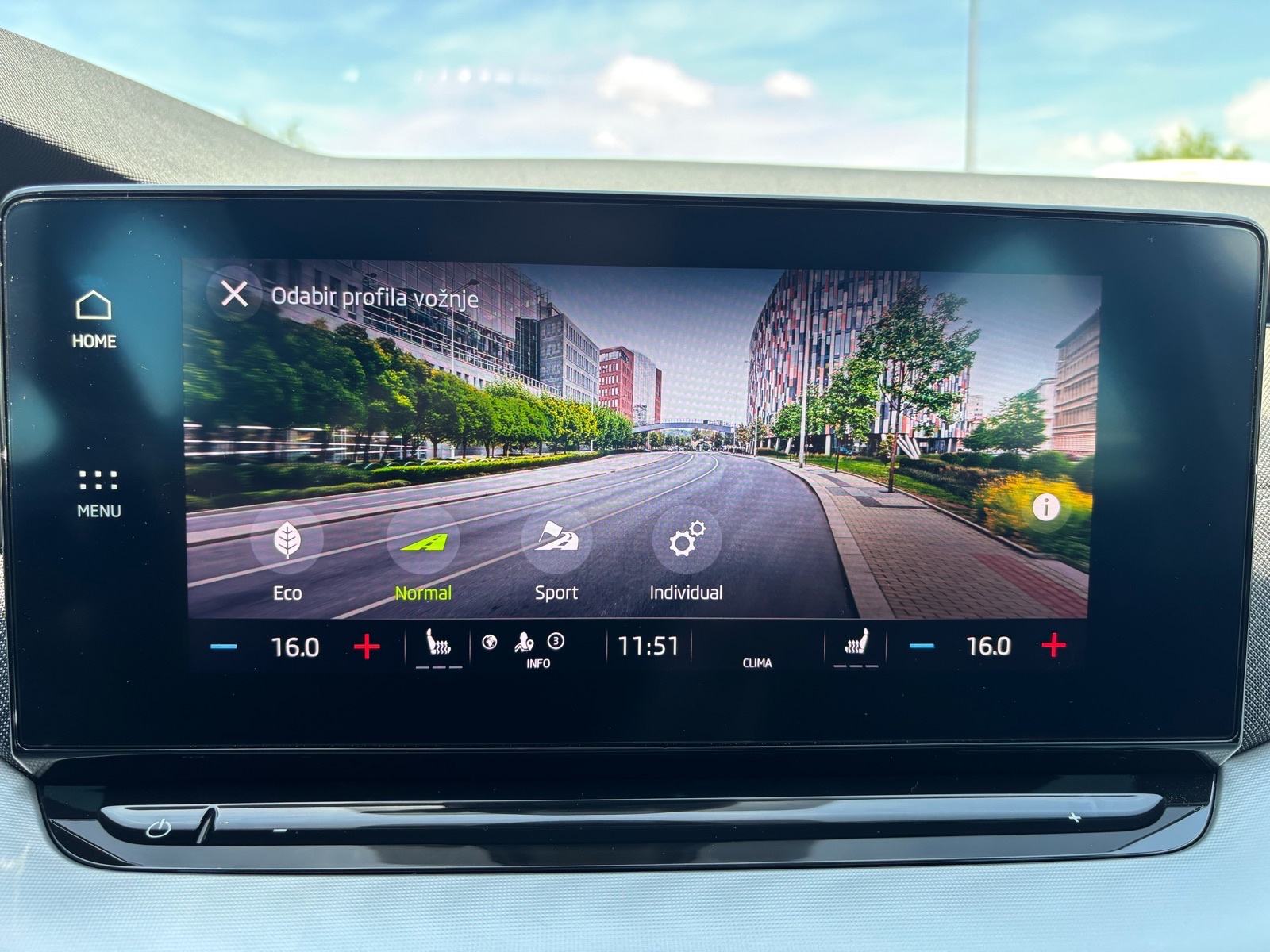 Škoda Octavia Combi 2,0 TDI;DSG;Style;HR;PDV;Navi;Led;Pdc;Tempo, fotografija 18