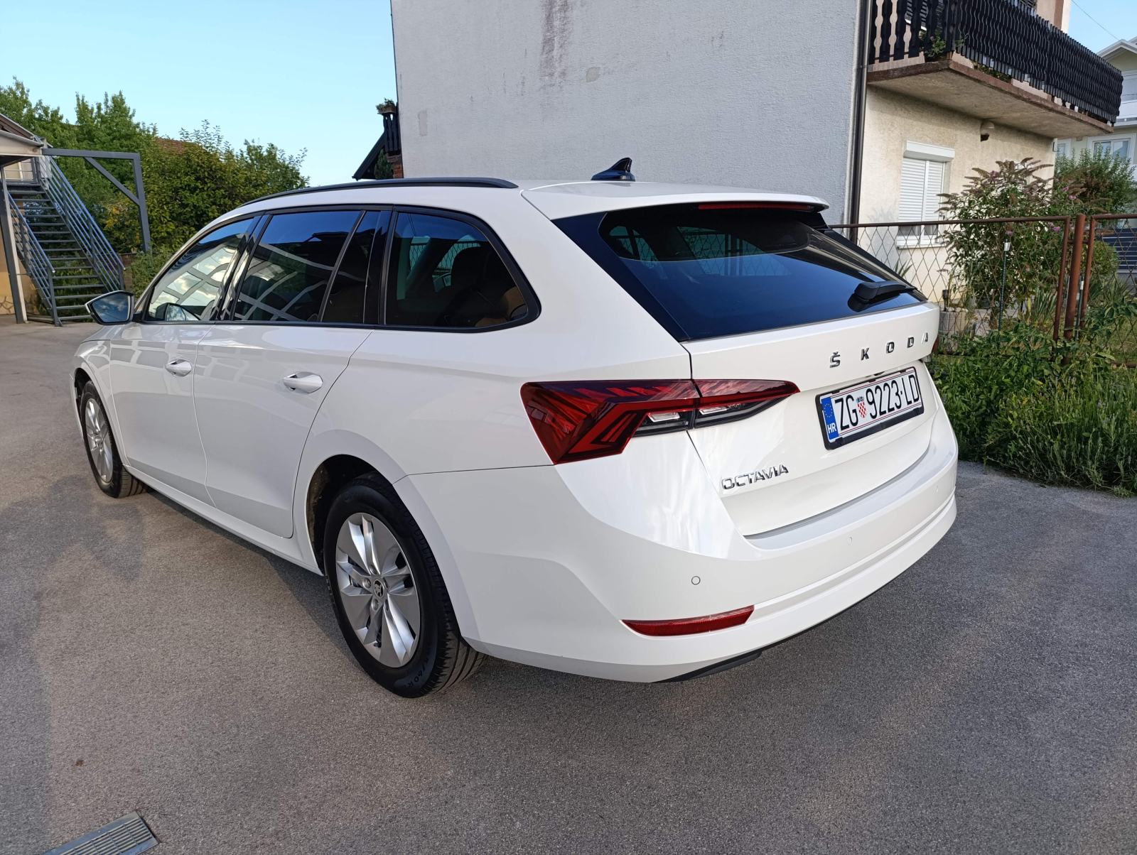 Škoda Octavia Combi 2,0 TDI DSG Virtual Navi Kamera Reg.07/2027, fotografija 5