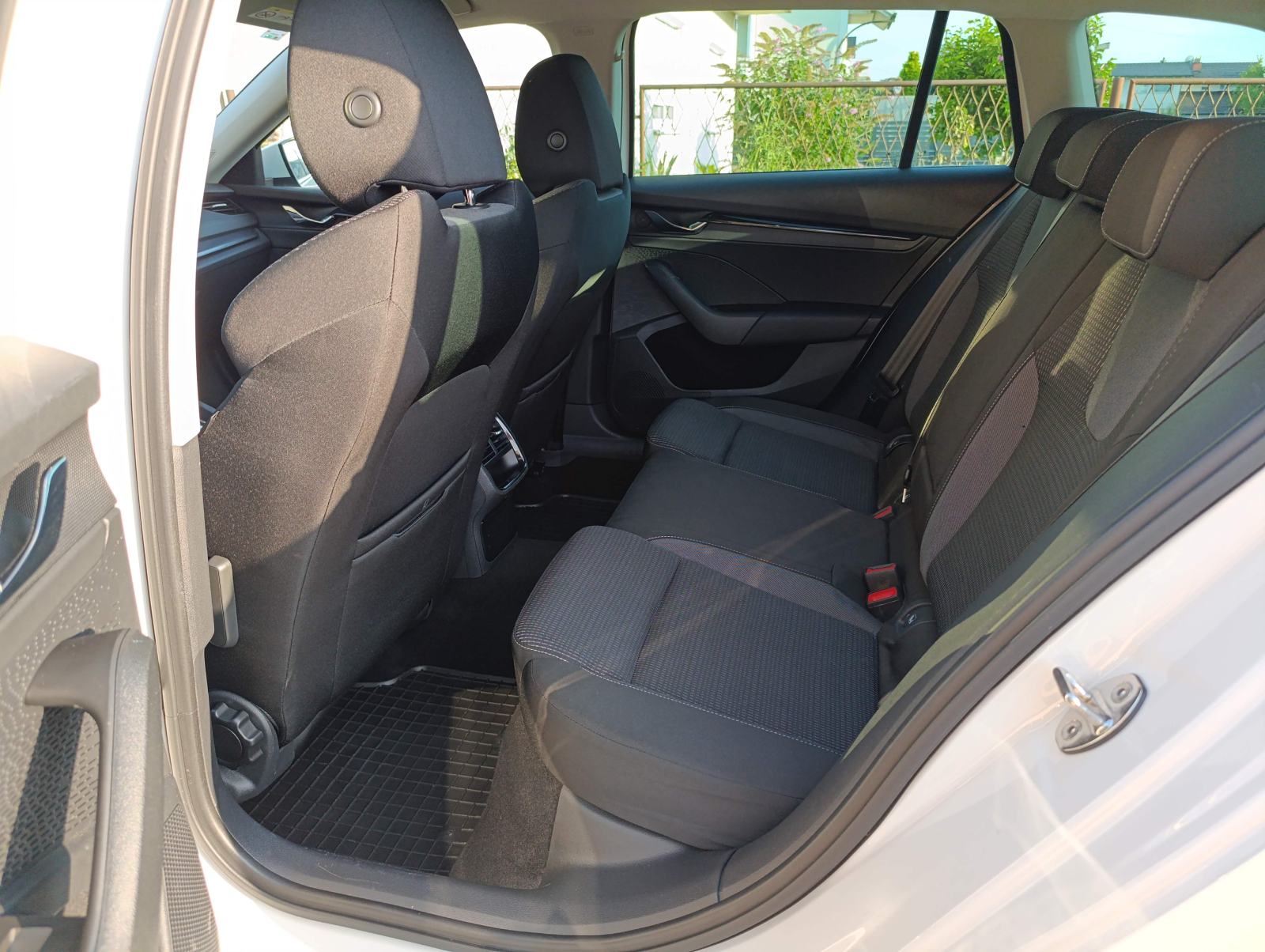 Škoda Octavia Combi 2,0 TDI DSG Virtual Navi Kamera Reg.07/2027, fotografija 14