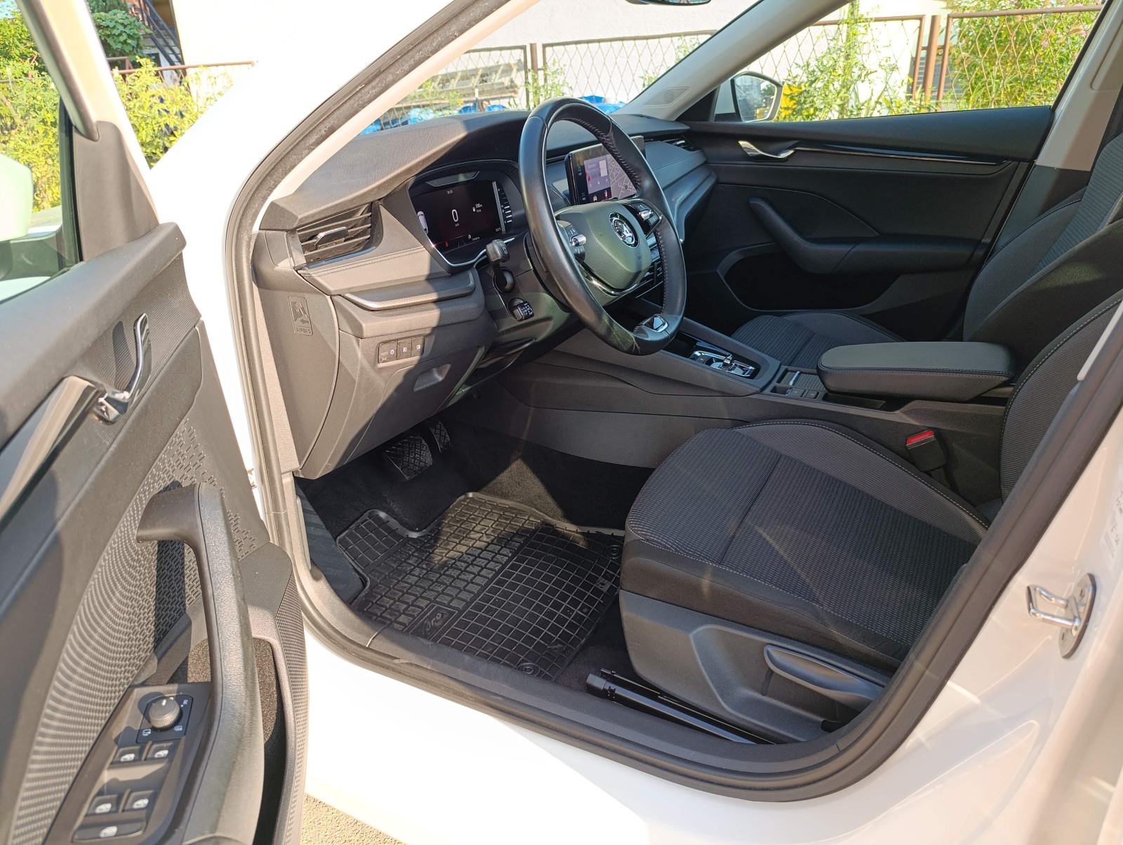 Škoda Octavia Combi 2,0 TDI DSG Virtual Navi Kamera Reg.07/2027, fotografija 6