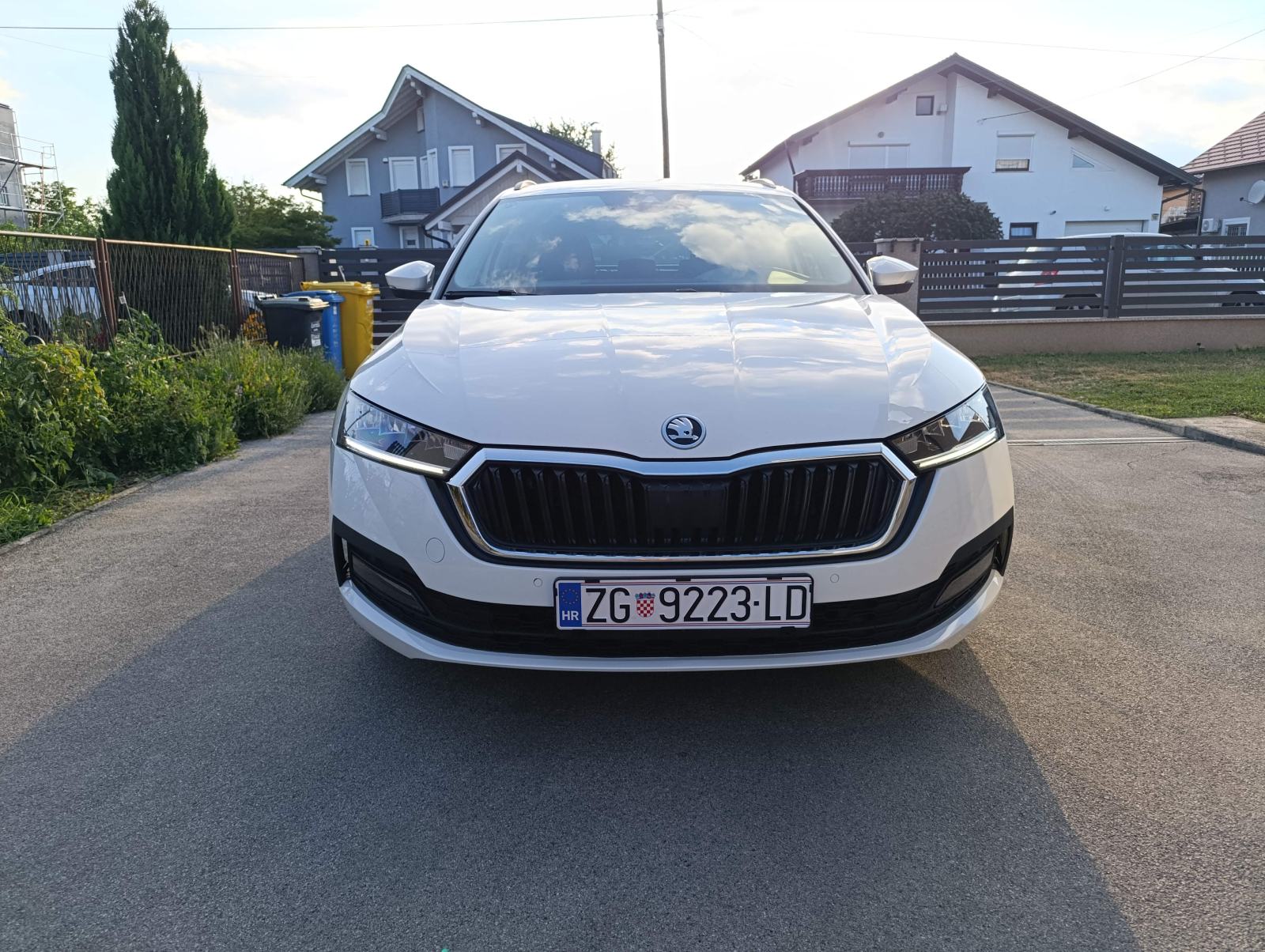 Škoda Octavia Combi 2,0 TDI DSG Virtual Navi Kamera Reg.07/2027, fotografija 2