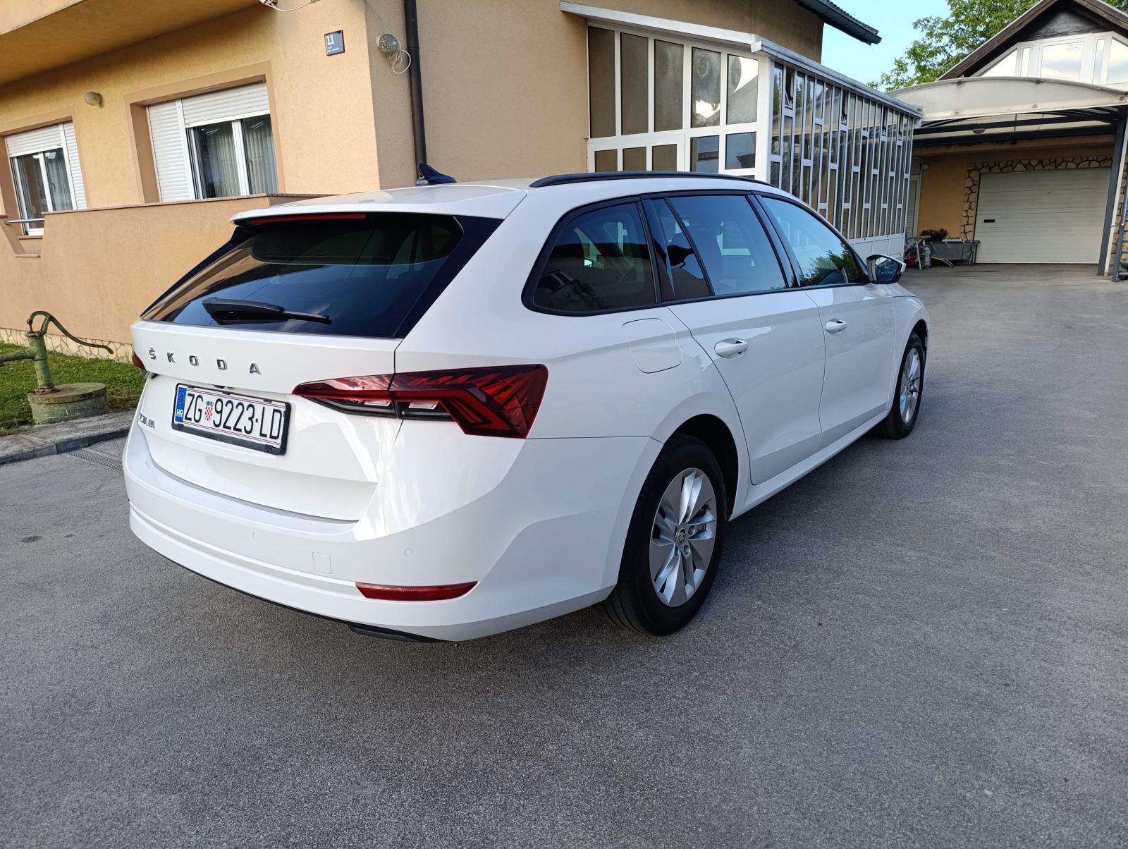 Škoda Octavia Combi 2,0 TDI DSG Virtual Navi Kamera Reg.07/2027, fotografija 4