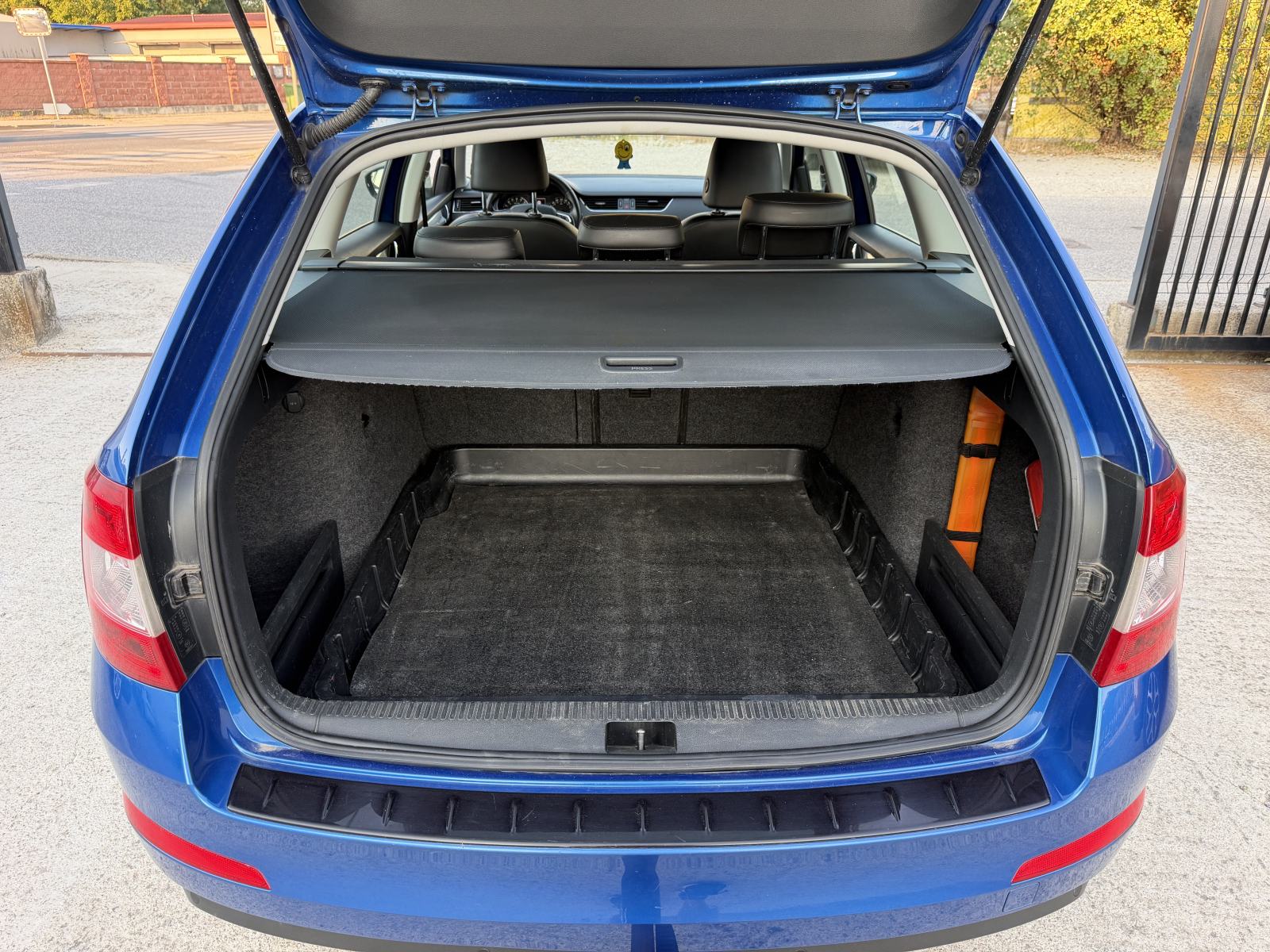 Škoda Octavia Combi 2,0 TDI Elegance -POTVRDA KM-REG.1 GOD.-150 KS-TOP, fotografija 8