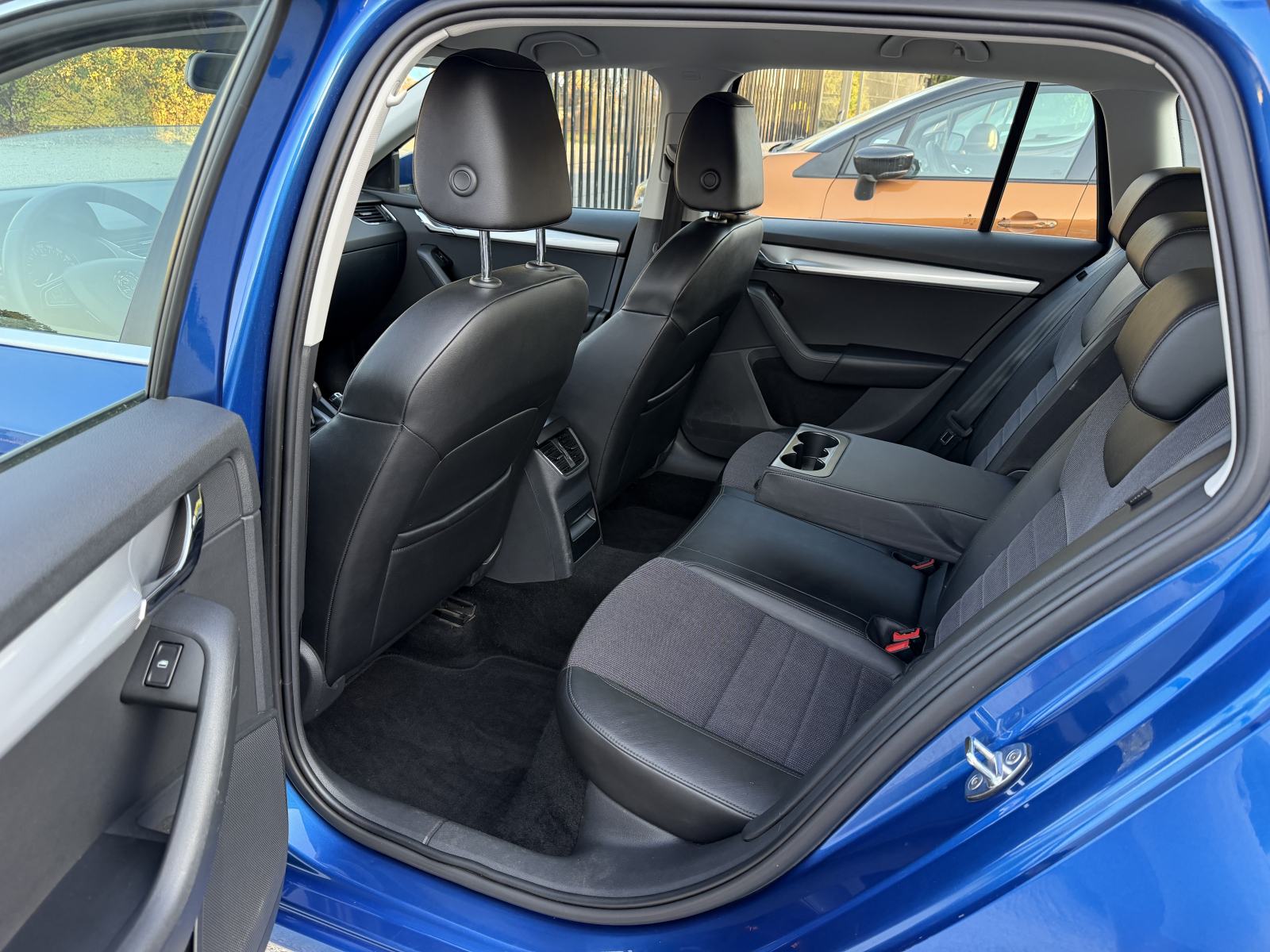 Škoda Octavia Combi 2,0 TDI Elegance -POTVRDA KM-REG.1 GOD.-150 KS-TOP, fotografija 18