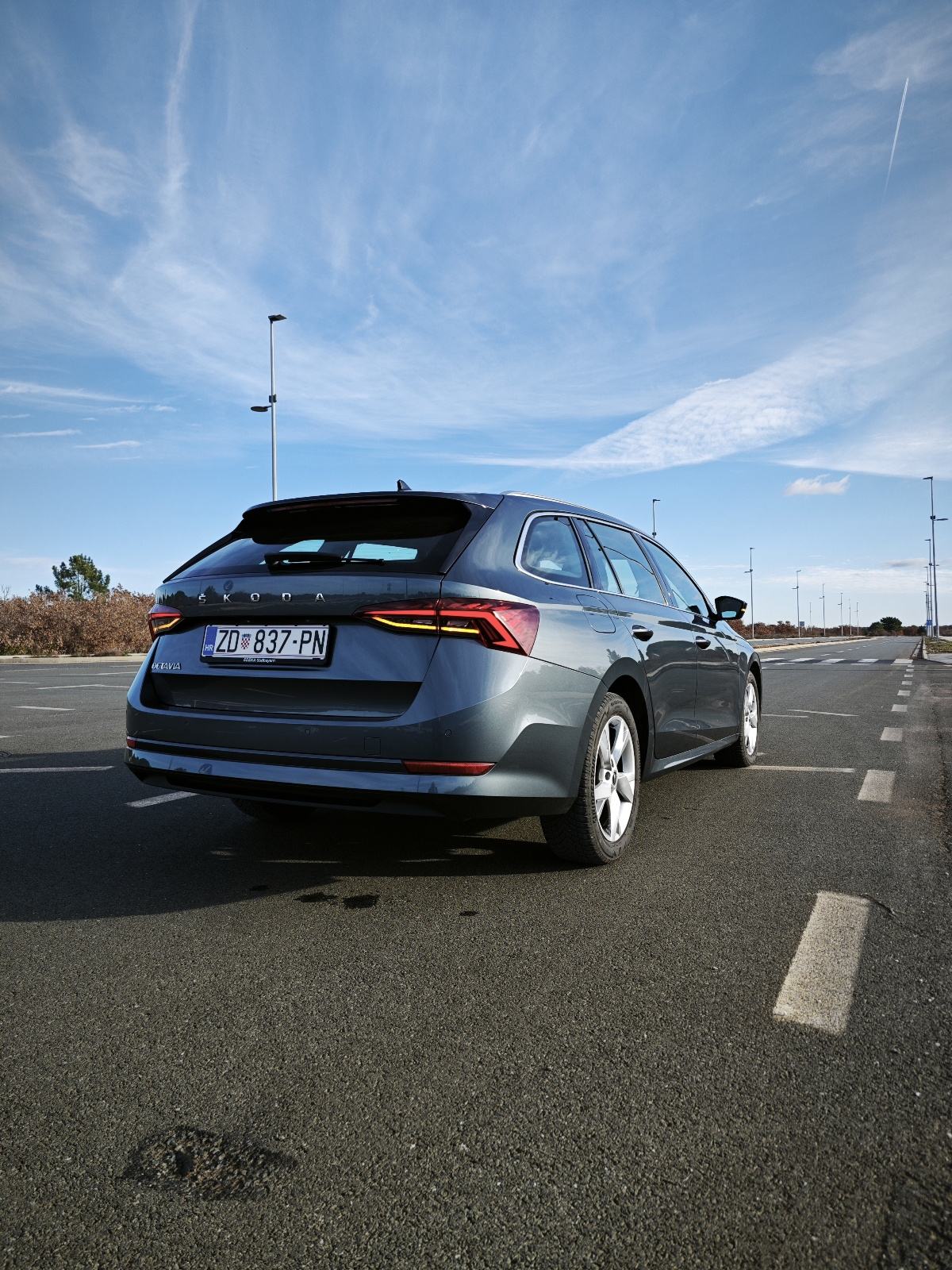 Škoda Octavia Combi 2,0 TDI First Edition, fotografija 3