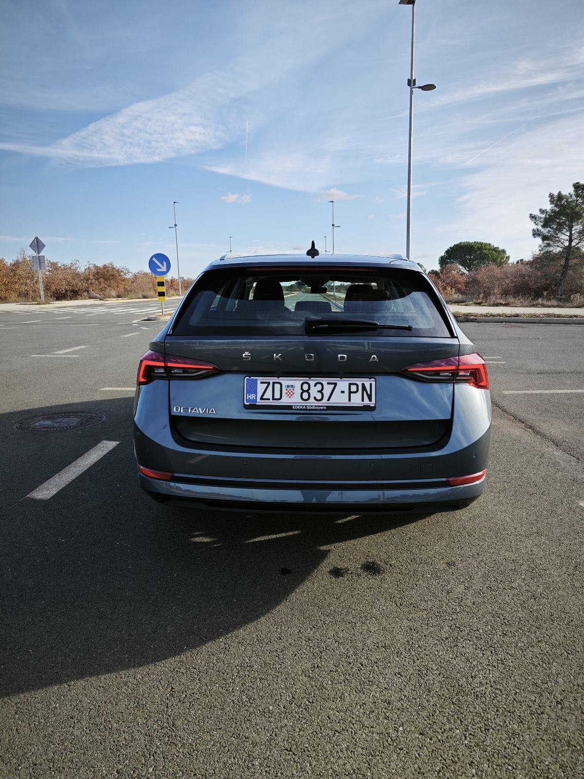 Škoda Octavia Combi 2,0 TDI First Edition, fotografija 6