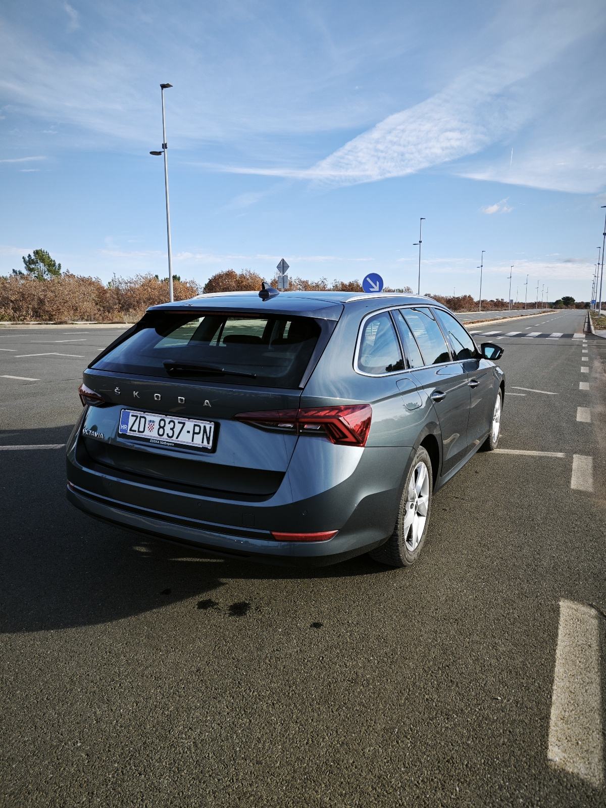 Škoda Octavia Combi 2,0 TDI First Edition, fotografija 7