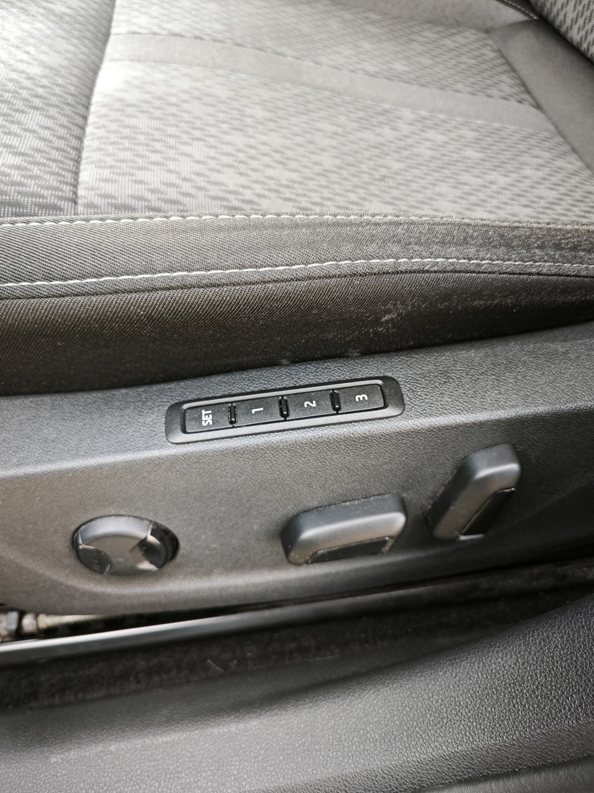 Škoda Octavia Combi 2,0 TDI First Edition, fotografija 15