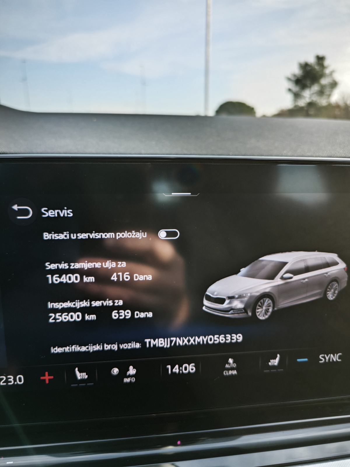 Škoda Octavia Combi 2,0 TDI First Edition, fotografija 14