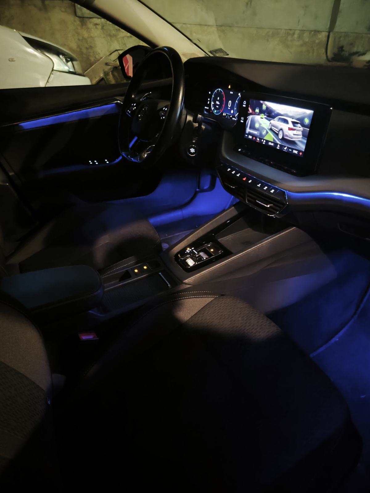 Škoda Octavia Combi 2,0 TDI First Edition, fotografija 17