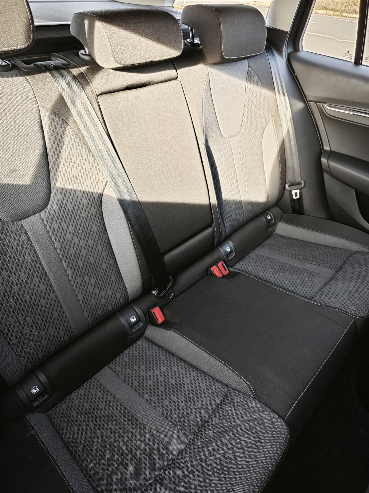 Škoda Octavia Combi 2,0 TDI First Edition, fotografija 19