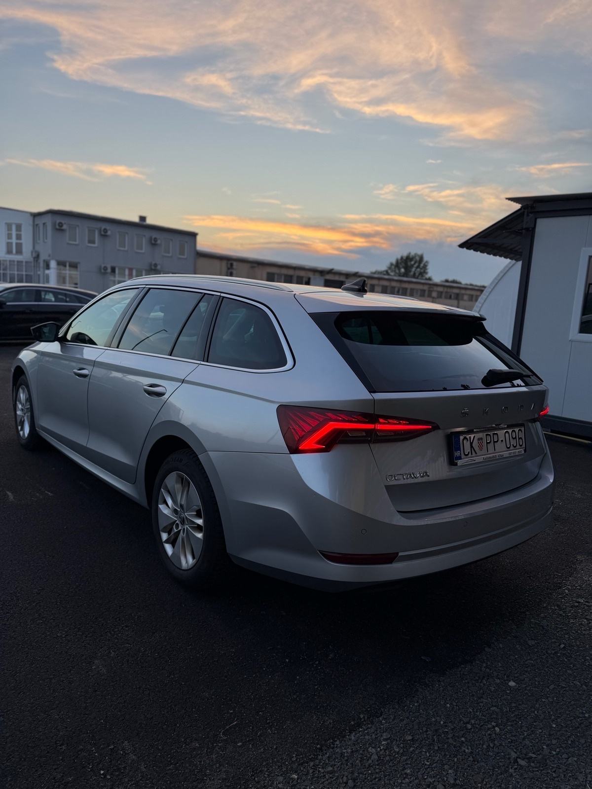 Škoda Octavia Combi 2,0 TDI|Jamstvo|Ambient Lig.|Alu|Grij. sjedala, fotografija 6