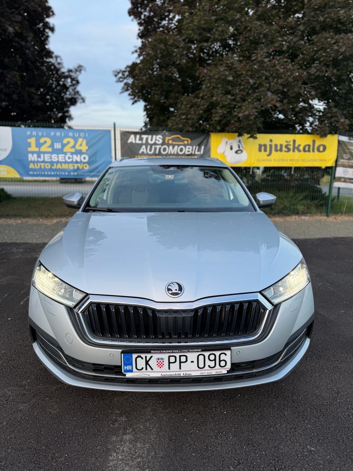Škoda Octavia Combi 2,0 TDI|Jamstvo|Ambient Lig.|Alu|Grij. sjedala, fotografija 2