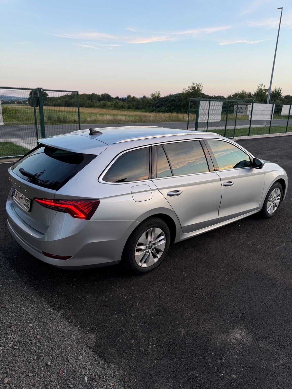 Škoda Octavia Combi 2,0 TDI|Jamstvo|Ambient Lig.|Alu|Grij. sjedala, fotografija 4