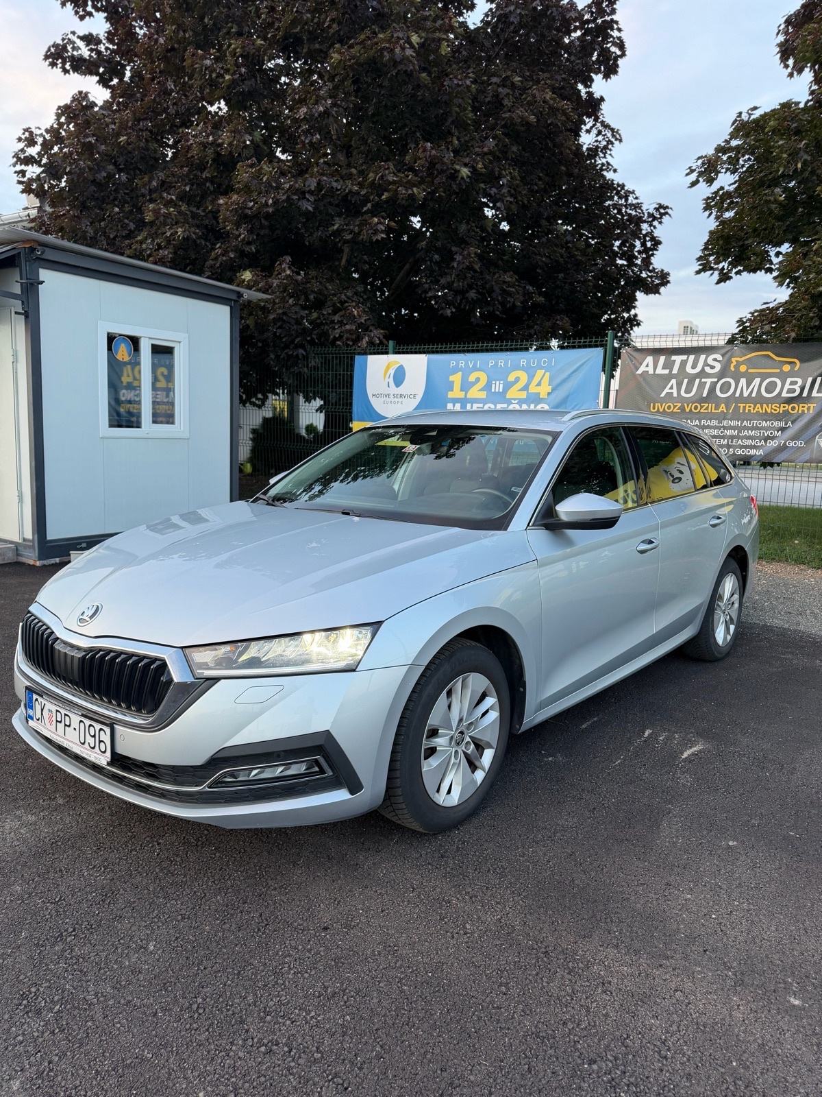 Škoda Octavia Combi 2,0 TDI|Jamstvo|Ambient Lig.|Alu|Grij. sjedala, fotografija 3