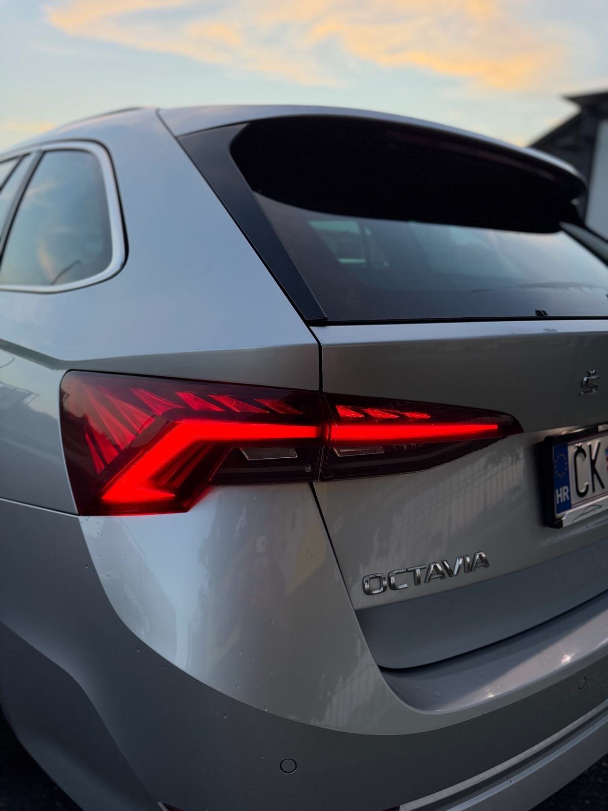 Škoda Octavia Combi 2,0 TDI|Jamstvo|Ambient Lig.|Alu|Grij. sjedala, fotografija 7