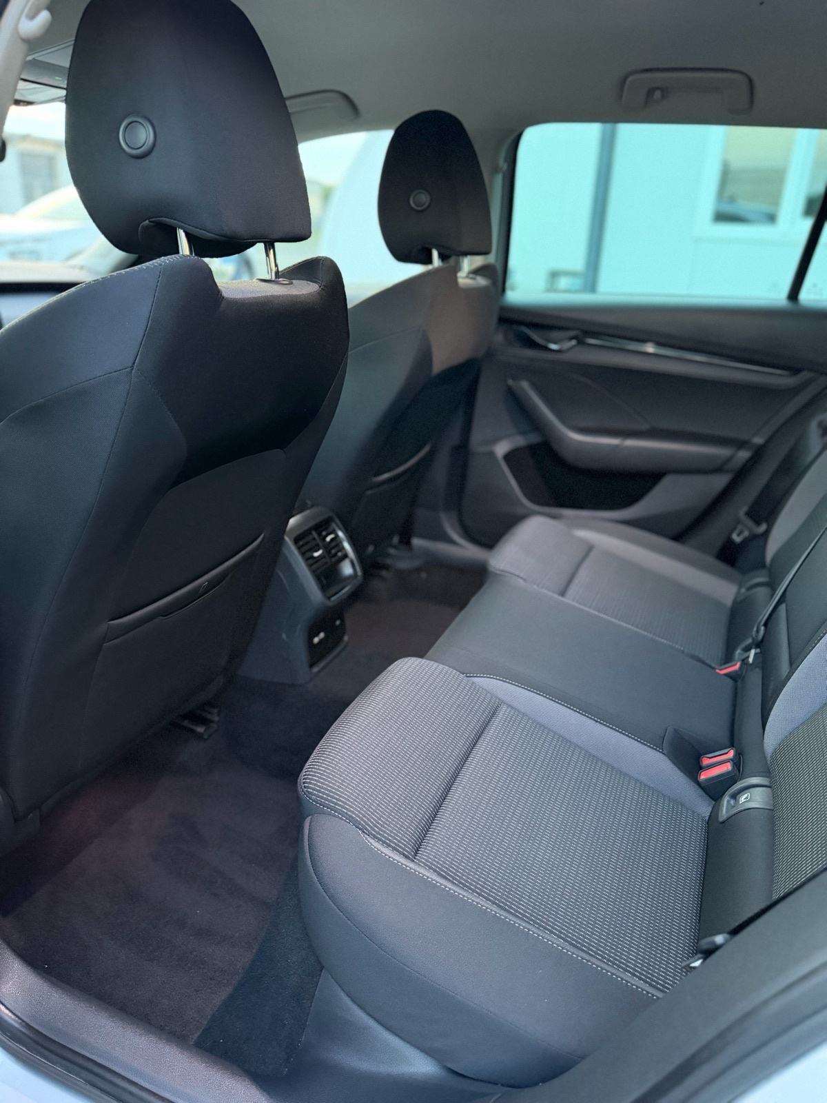 Škoda Octavia Combi 2,0 TDI|Jamstvo|Ambient Lig.|Alu|Grij. sjedala, fotografija 19