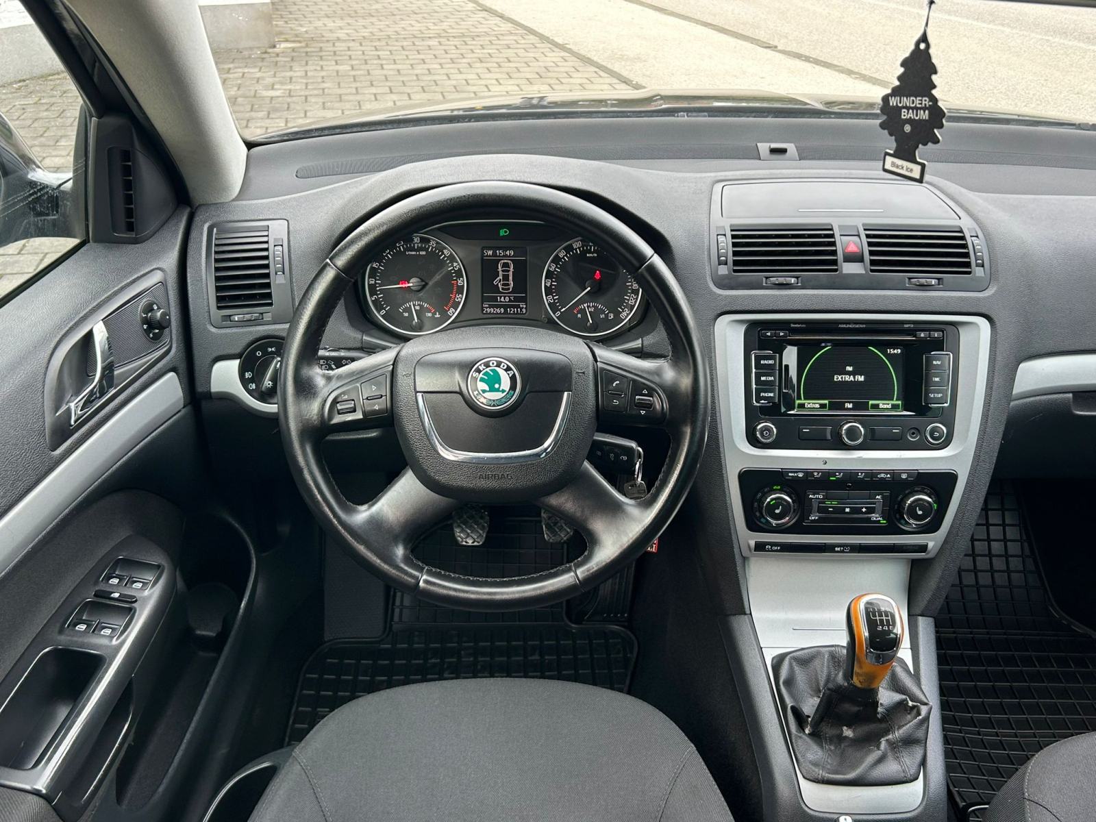 ŠKODA OCTAVIA COMBI 2,0 TDI •• KAO NOVA, FULL OPREMA, NAVIGACIJA ••, fotografija 16