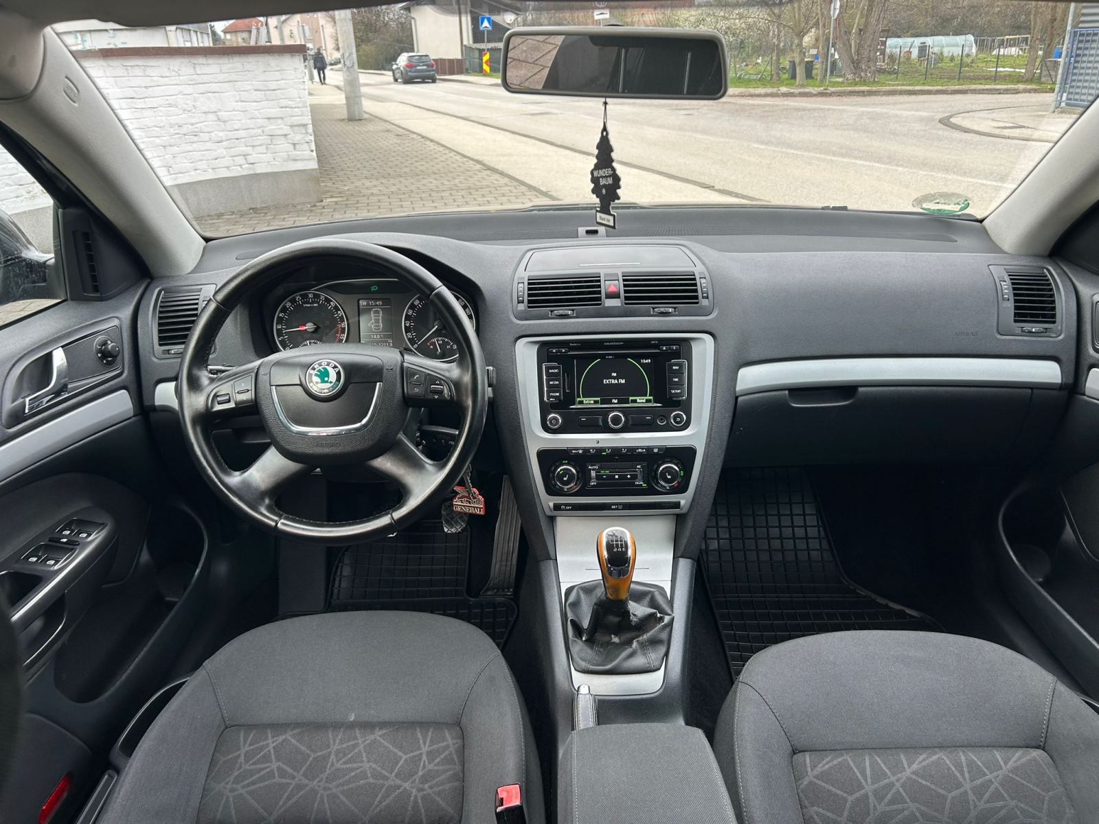 ŠKODA OCTAVIA COMBI 2,0 TDI •• KAO NOVA, FULL OPREMA, NAVIGACIJA ••, fotografija 17