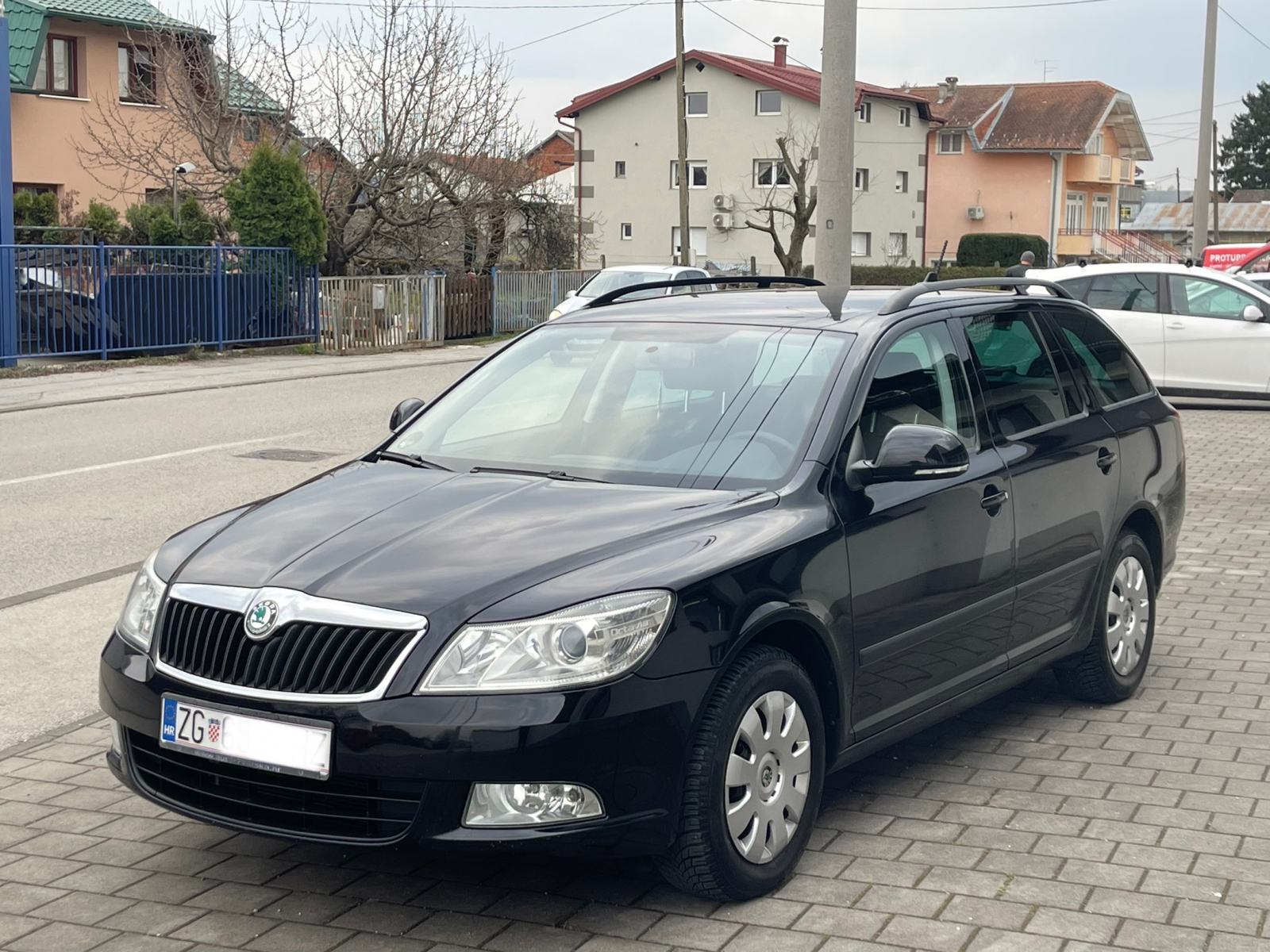 ŠKODA OCTAVIA COMBI 2,0 TDI •• KAO NOVA, FULL OPREMA, NAVIGACIJA ••, fotografija 1