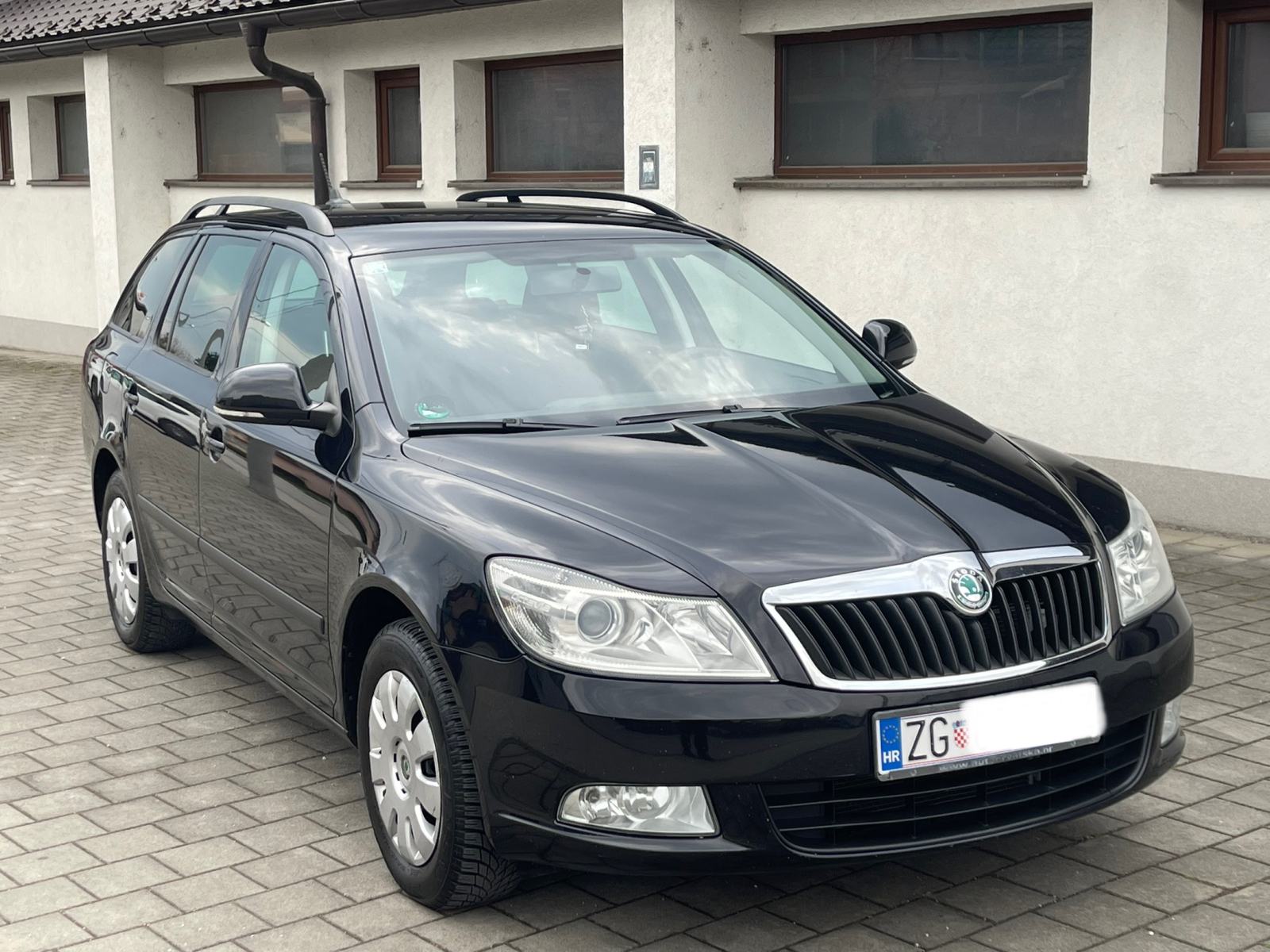 ŠKODA OCTAVIA COMBI 2,0 TDI •• KAO NOVA, FULL OPREMA, NAVIGACIJA ••, fotografija 3