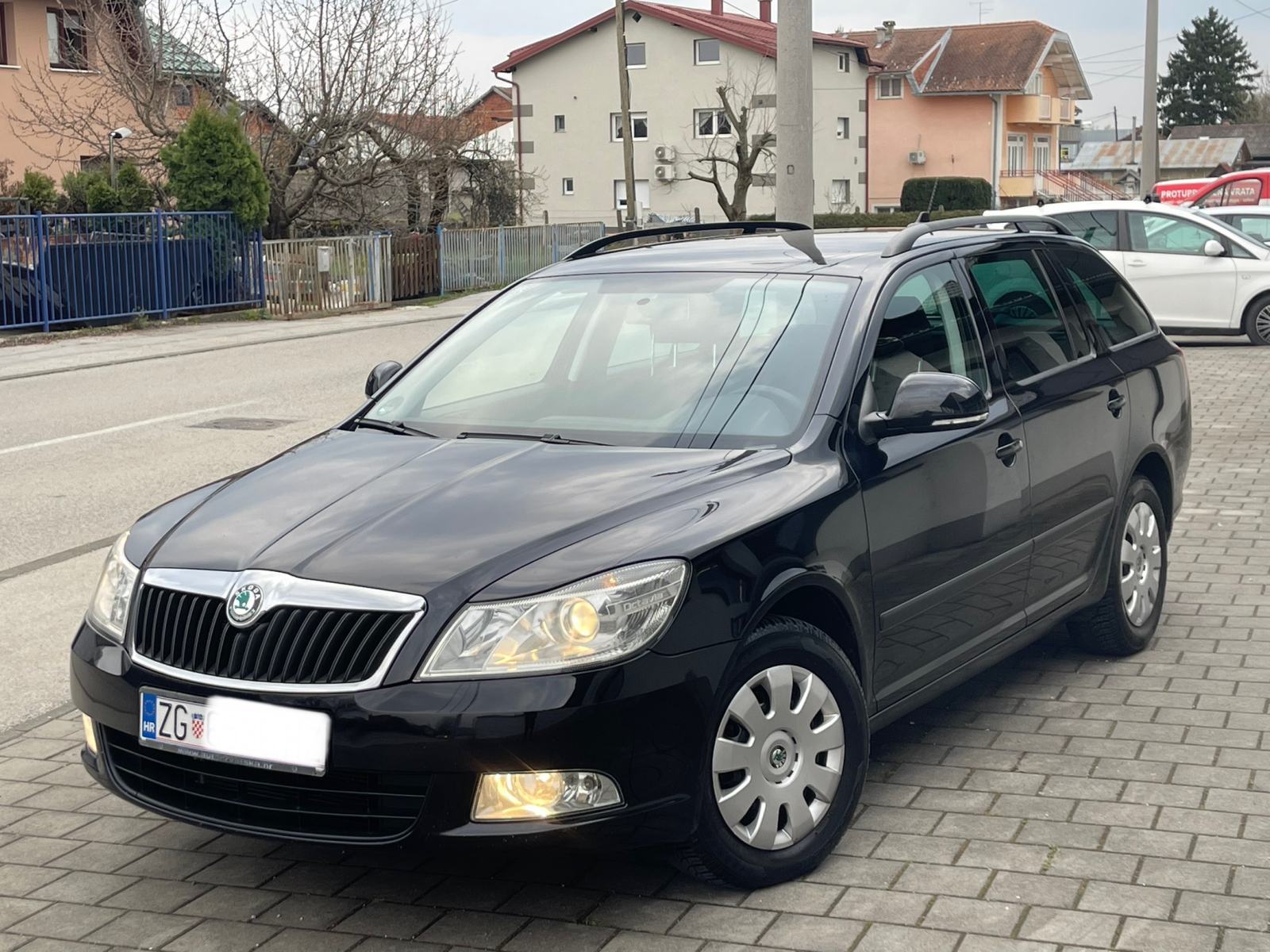 ŠKODA OCTAVIA COMBI 2,0 TDI •• KAO NOVA, FULL OPREMA, NAVIGACIJA ••, fotografija 7