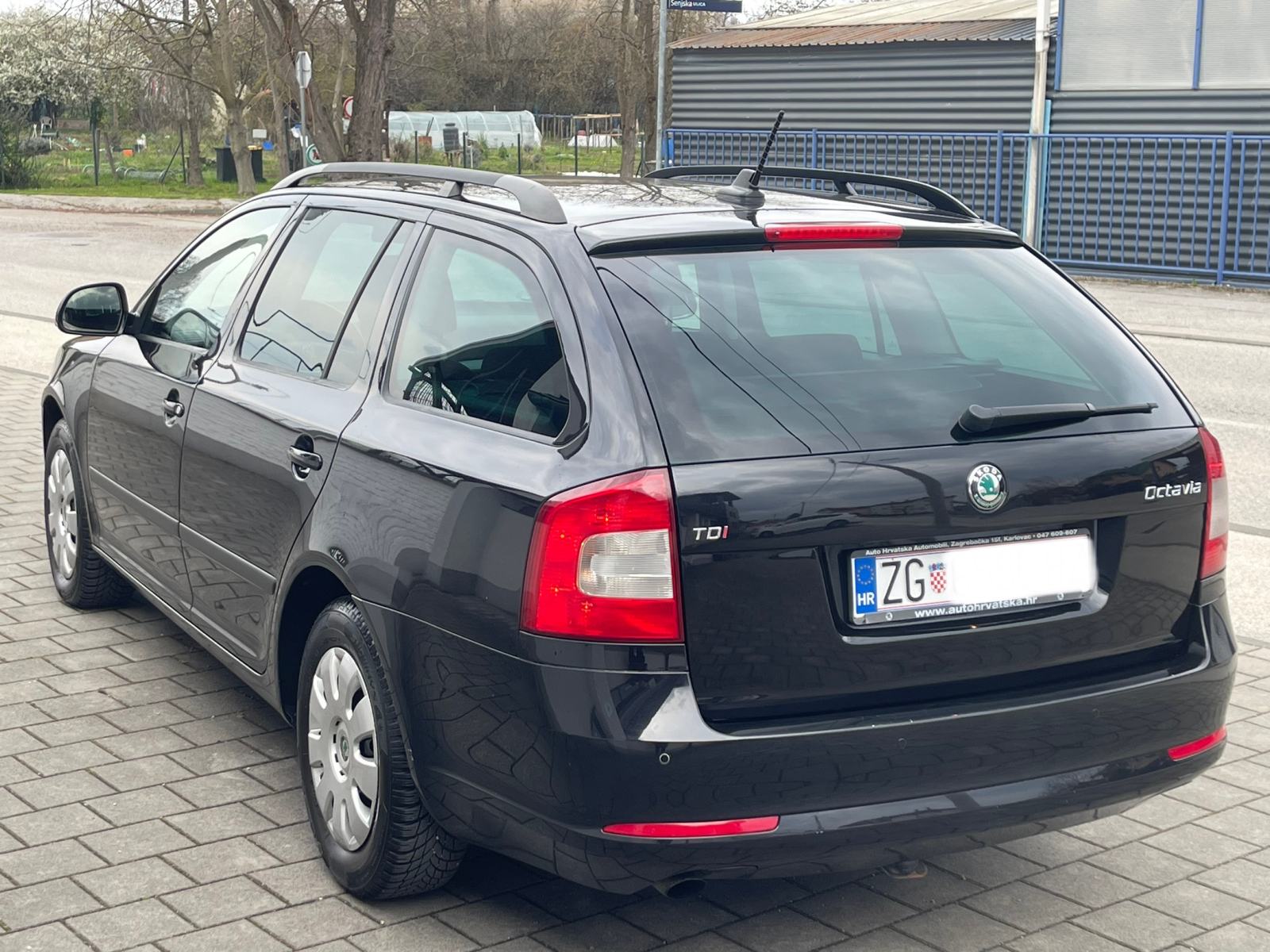 ŠKODA OCTAVIA COMBI 2,0 TDI •• KAO NOVA, FULL OPREMA, NAVIGACIJA ••, fotografija 6