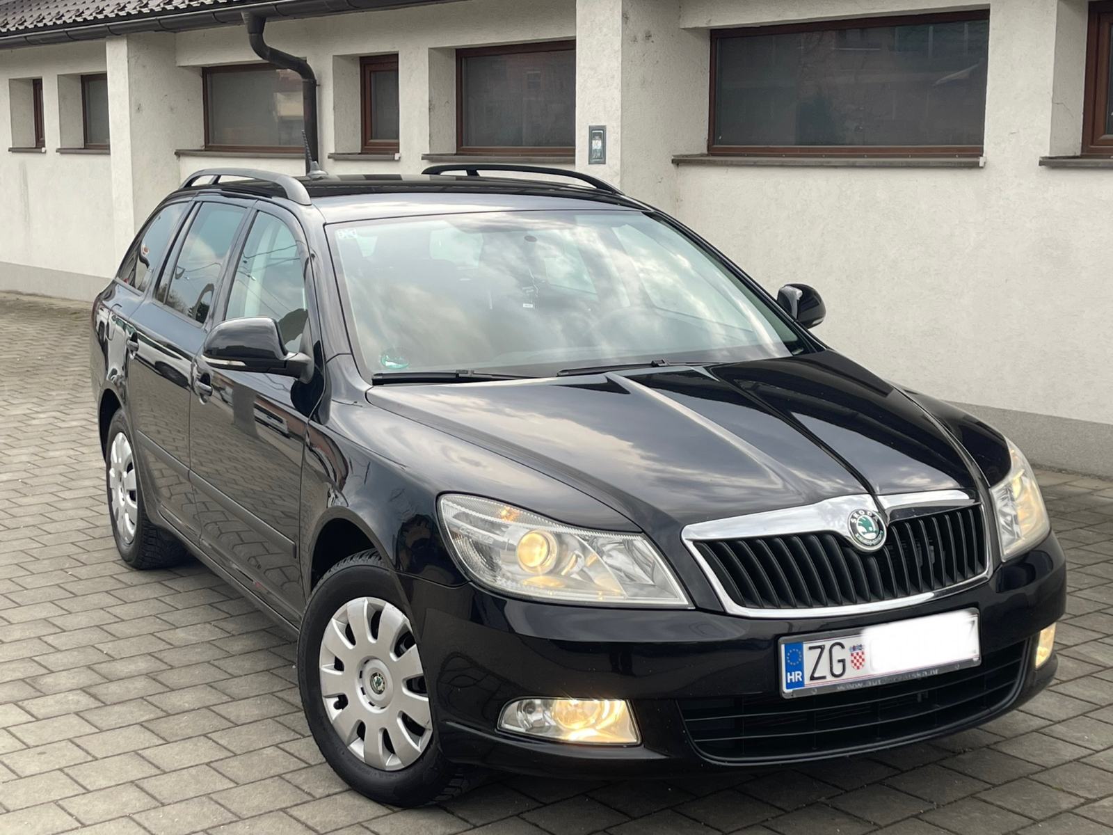 ŠKODA OCTAVIA COMBI 2,0 TDI •• KAO NOVA, FULL OPREMA, NAVIGACIJA ••, fotografija 8