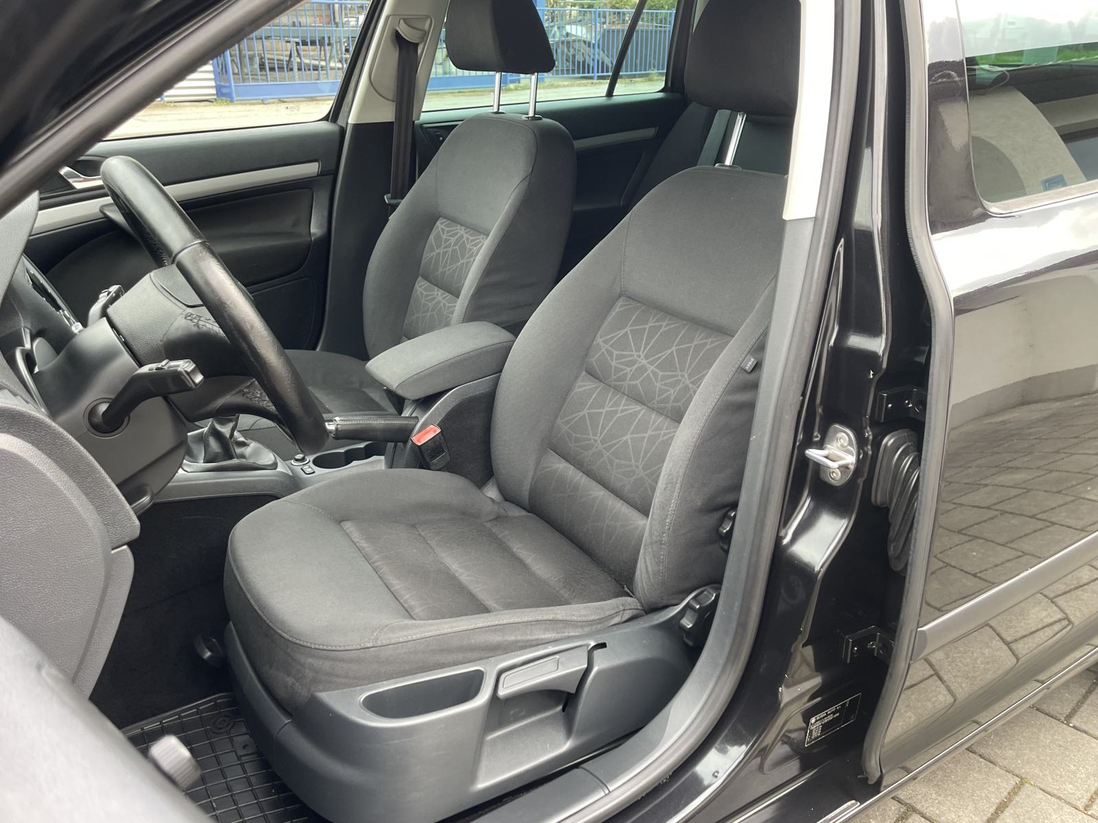 ŠKODA OCTAVIA COMBI 2,0 TDI •• KAO NOVA, FULL OPREMA, NAVIGACIJA ••, fotografija 10