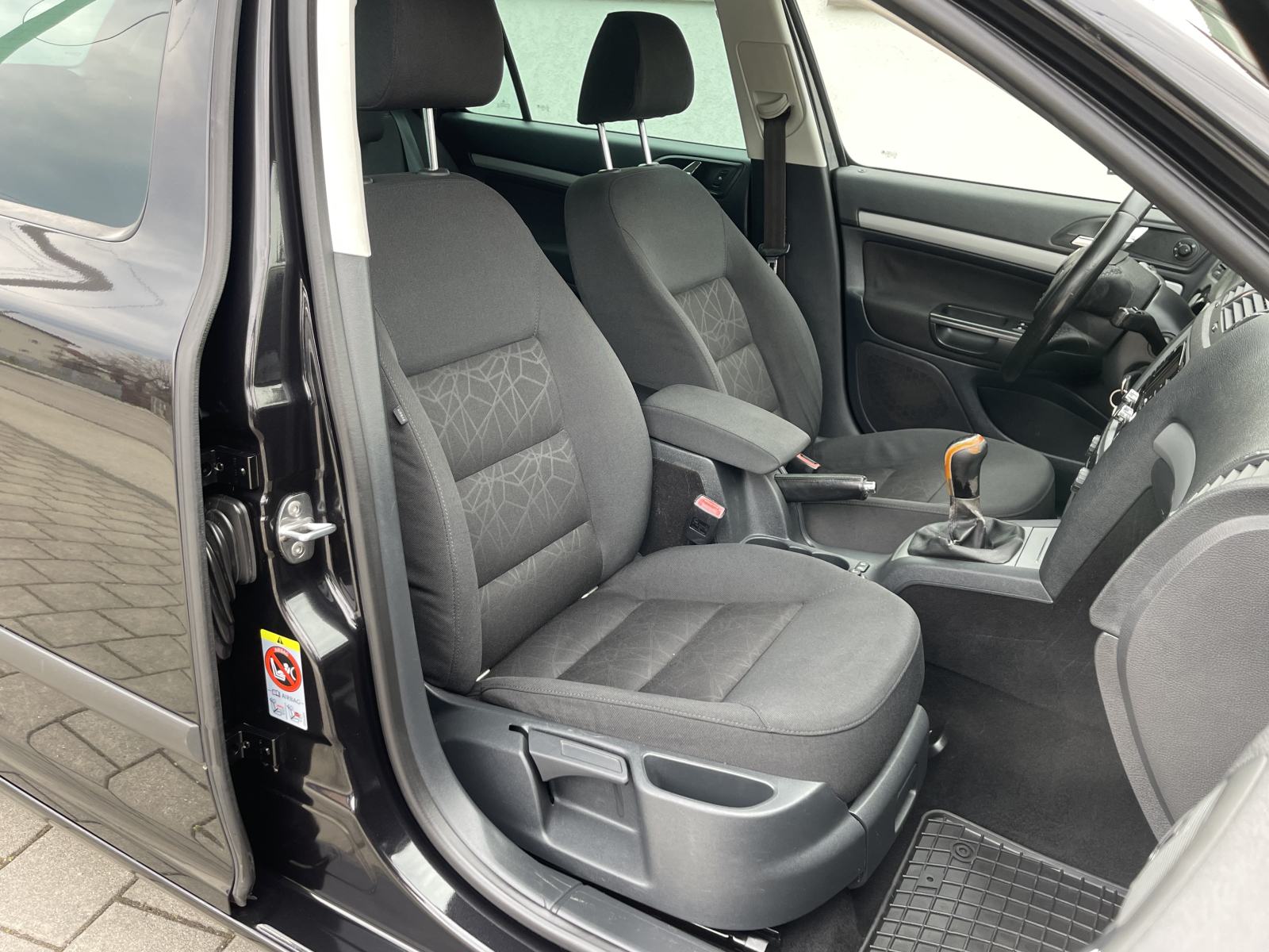 ŠKODA OCTAVIA COMBI 2,0 TDI •• KAO NOVA, FULL OPREMA, NAVIGACIJA ••, fotografija 14