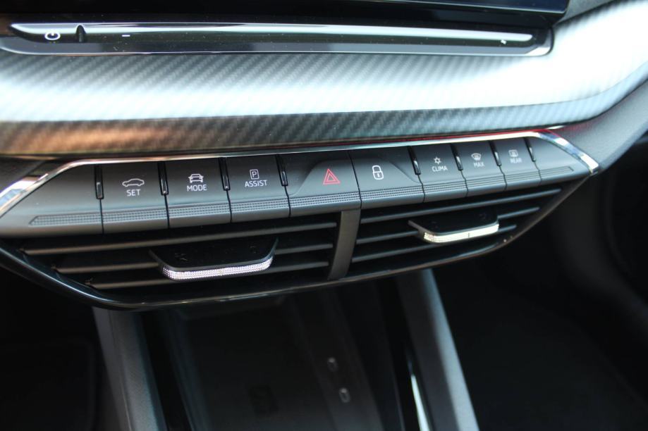 Škoda Octavia Combi 2,0 TDI LEASING BEZ UČEŠĆA I BEZ JAMACA, fotografija 17
