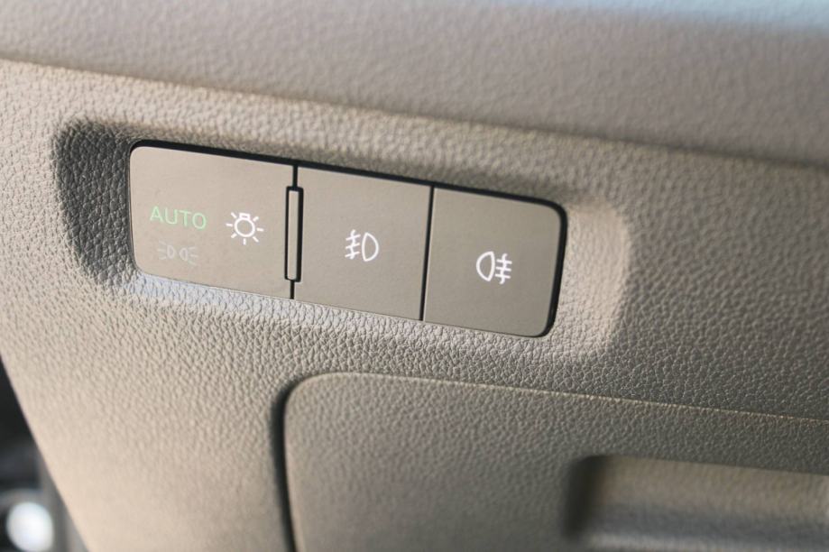 Škoda Octavia Combi 2,0 TDI LEASING BEZ UČEŠĆA I BEZ JAMACA, fotografija 11