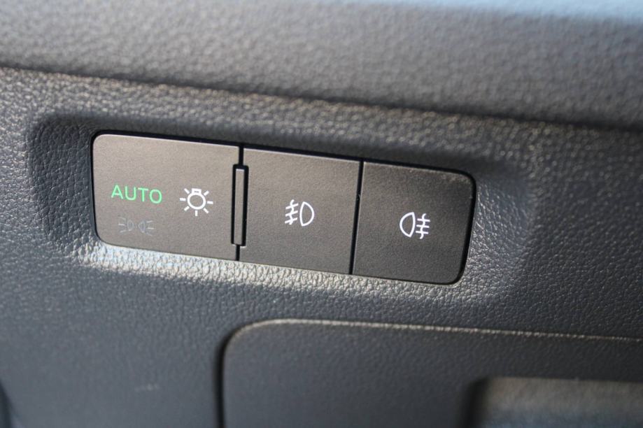 Škoda Octavia Combi 2,0 TDI LEASING BEZ UČEŠĆA I BEZ JAMACA, fotografija 11
