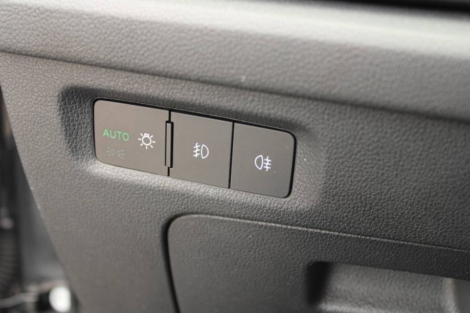 Škoda Octavia Combi 2,0 TDI LEASING BEZ UČEŠĆA I BEZ JAMACA, fotografija 10