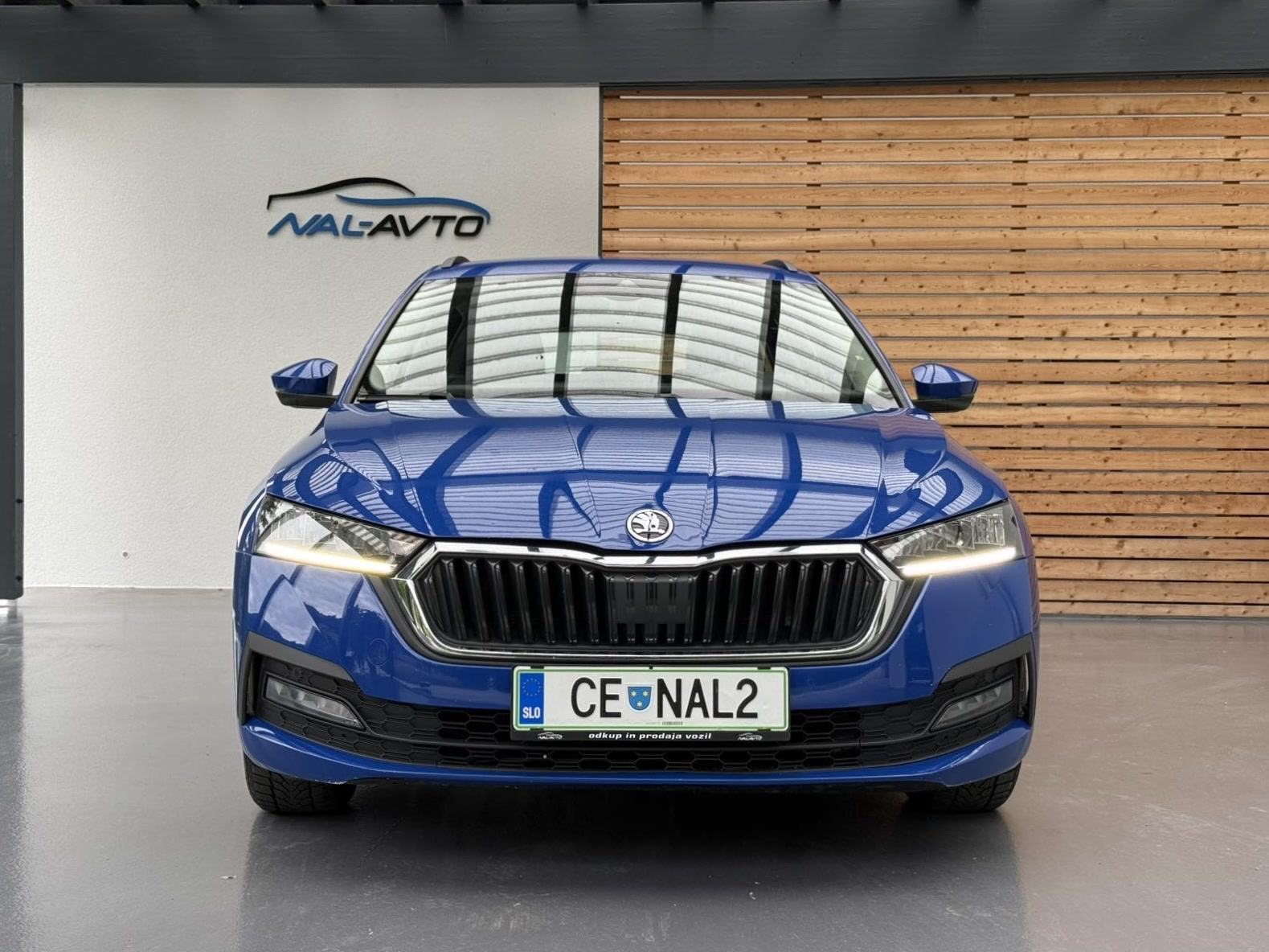 Škoda Octavia Combi 2,0 TDI LED-VIRTUAL-ACC-LANE ASSIST-TEMPOMAT, fotografija 2