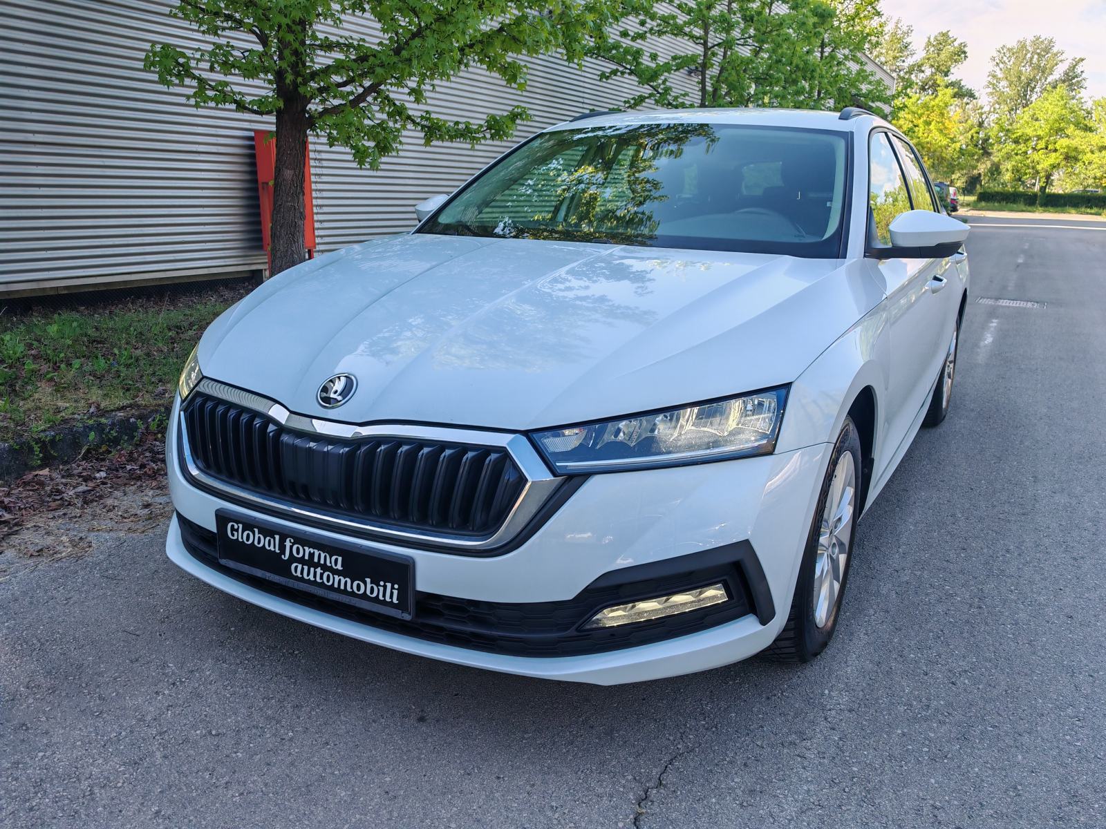 Škoda Octavia Combi 2,0 TDI - NIJE IZ UVOZA - u sustavu PDV-a- JAMSTVO, fotografija 2