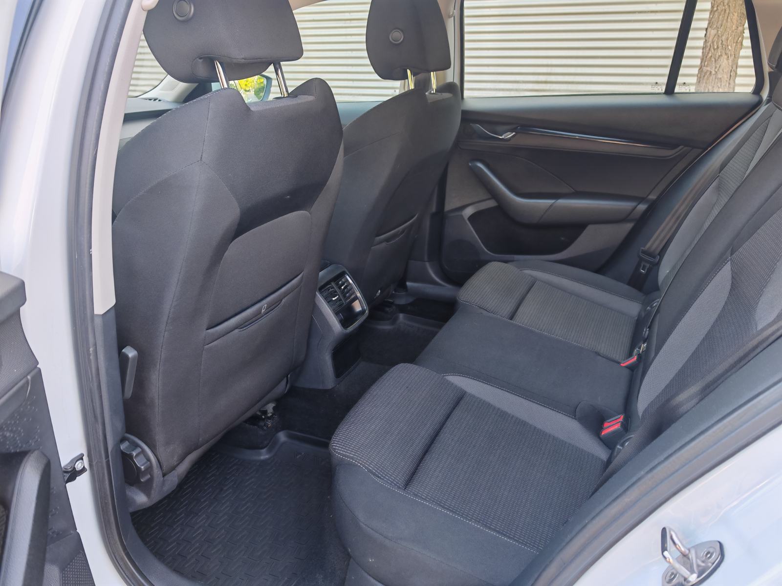 Škoda Octavia Combi 2,0 TDI - NIJE IZ UVOZA - u sustavu PDV-a- JAMSTVO, fotografija 12