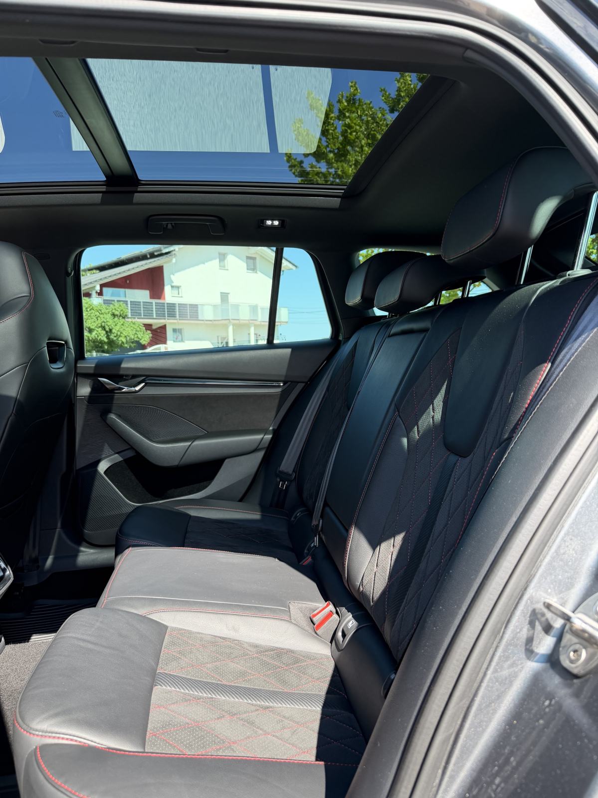 Škoda Octavia RS Combi 2,0 TDI - 1. vlasnik, nije uvoz, fotografija 12