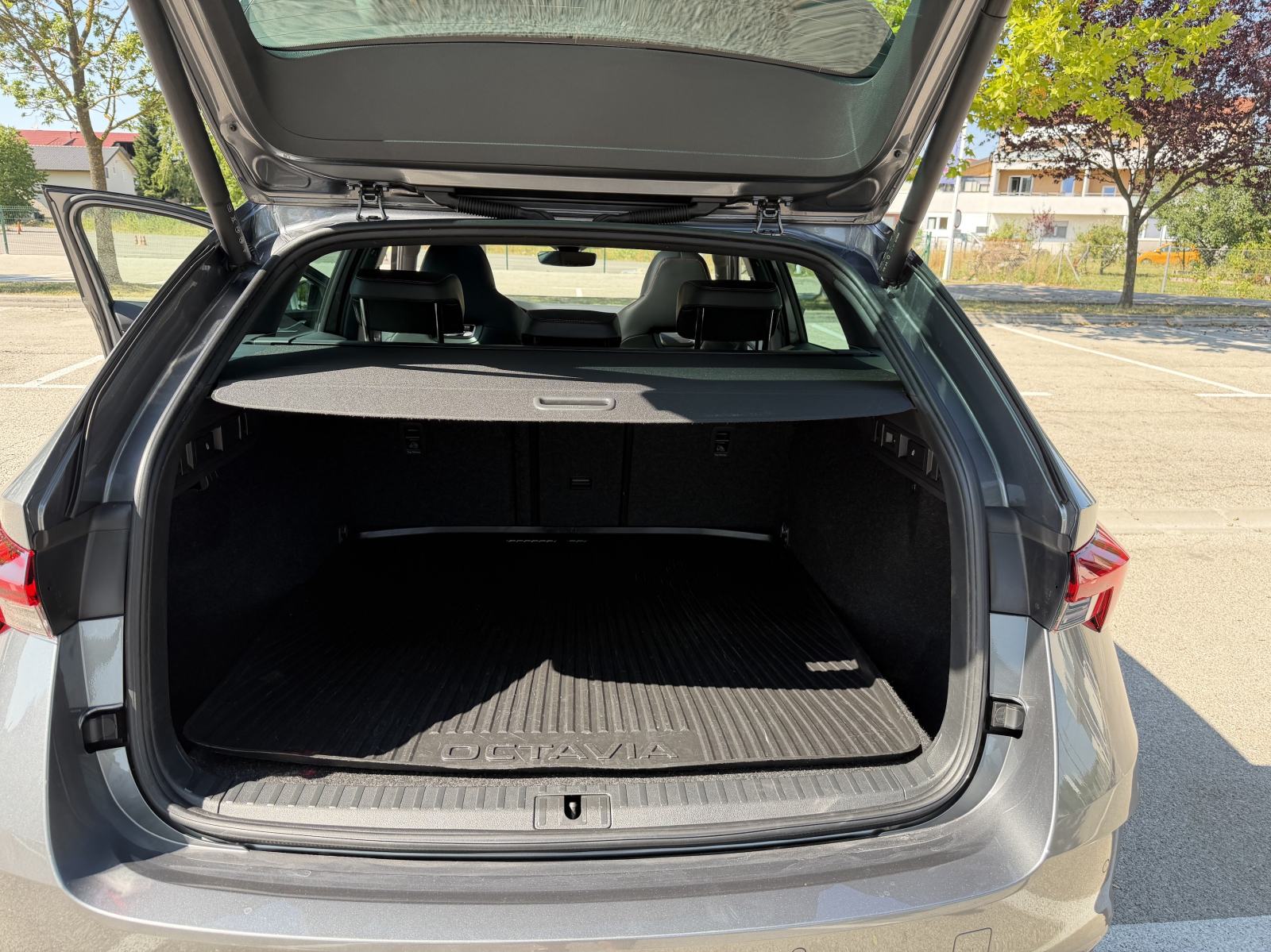 Škoda Octavia RS Combi 2,0 TDI - 1. vlasnik, nije uvoz, fotografija 15