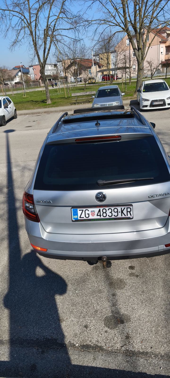 Škoda Octavia Combi 2,0 TDI. PANORAMA,FULL LED FAROVI, fotografija 2